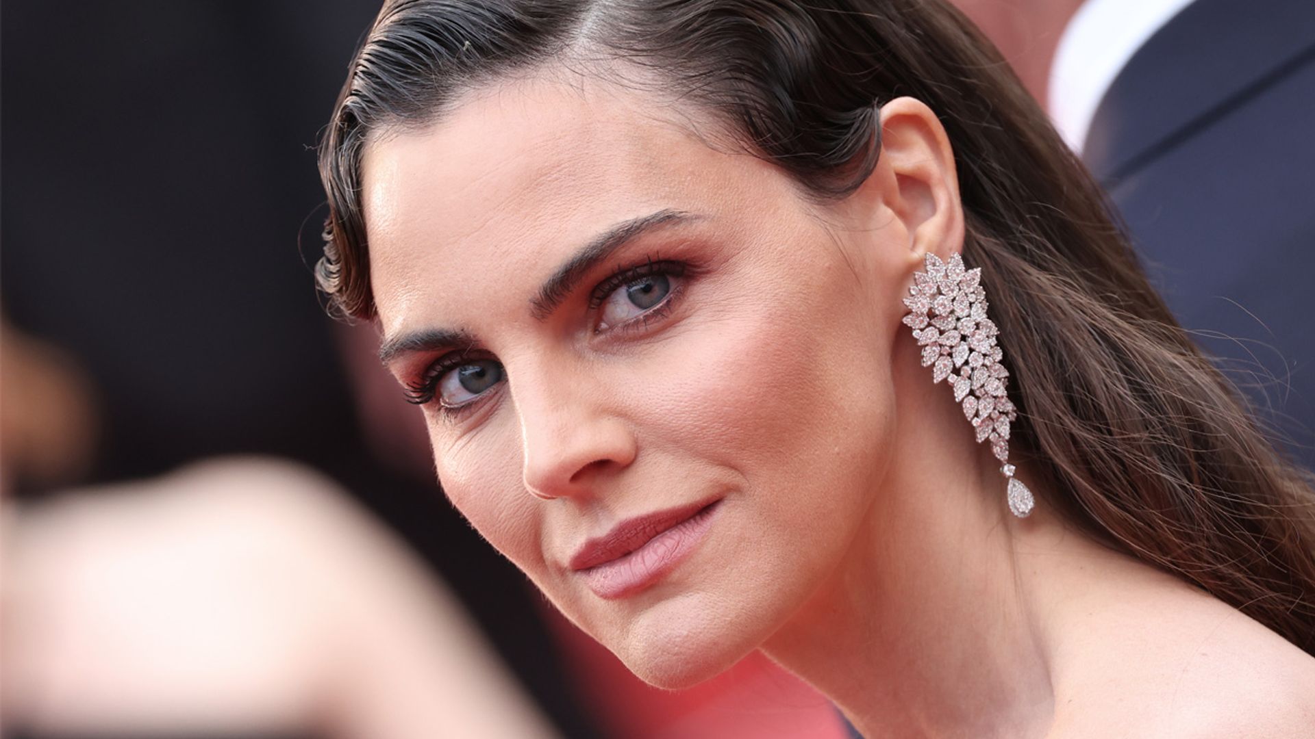 El mono 'chachachá' y todos los lookazos de Amaia Salamanca en Cannes