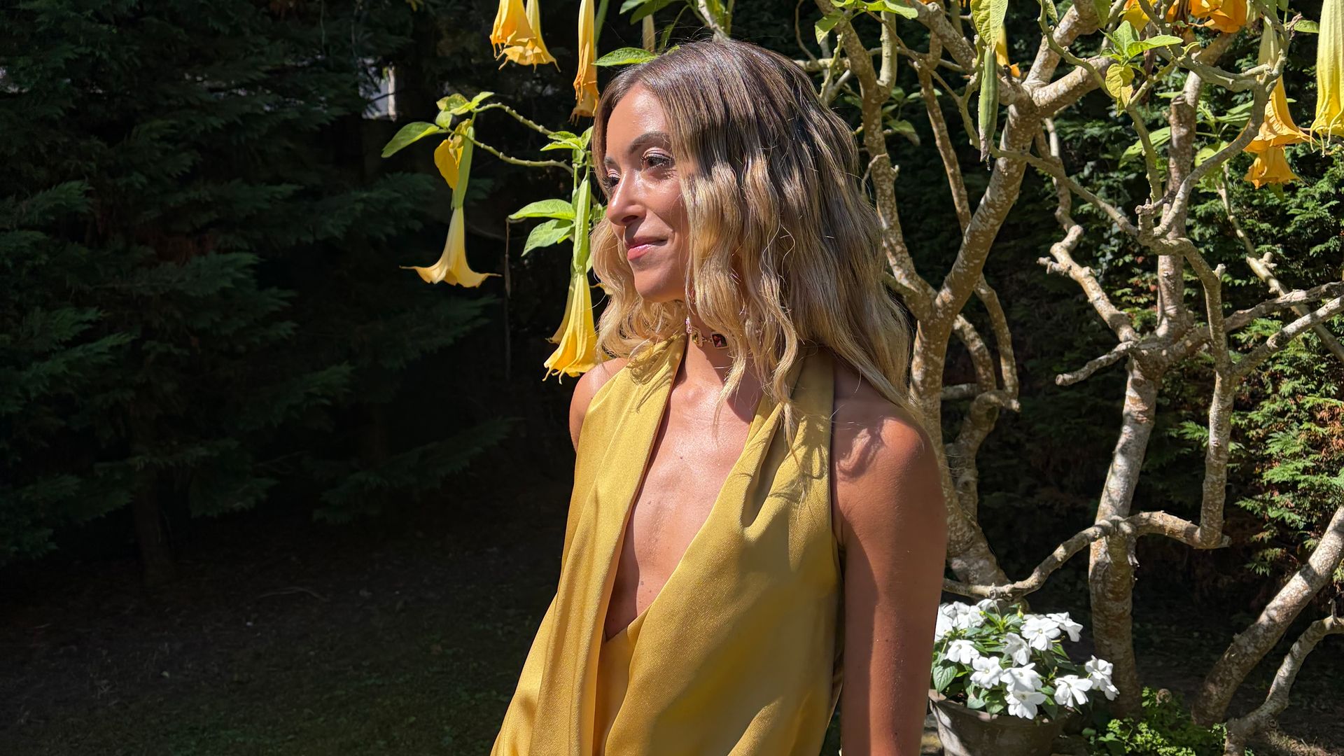 Look de invitada con conjunto de Bimani