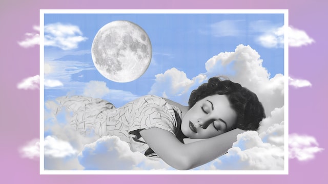 Creatividad de mujer durmiendo en las nubes