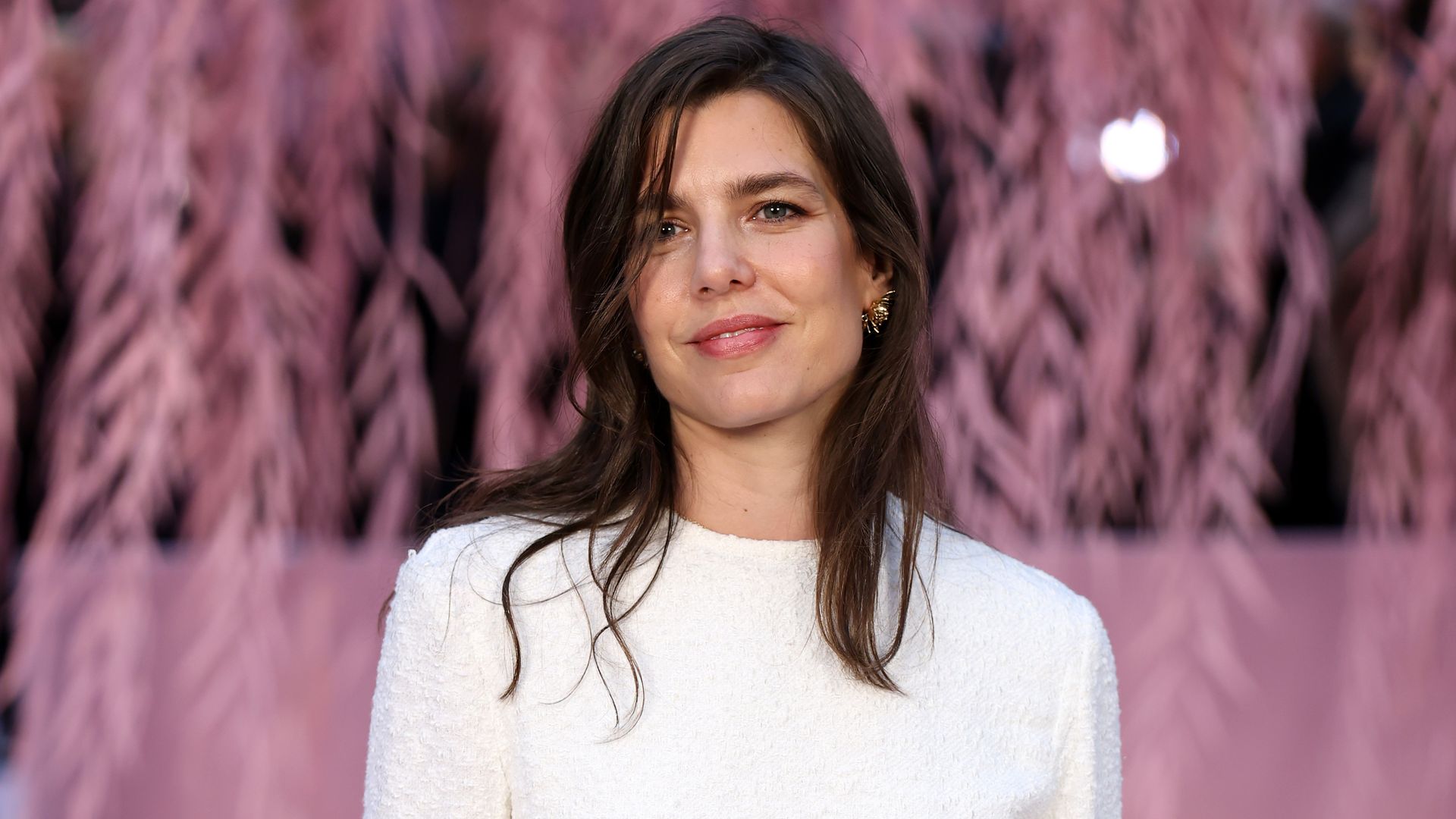 Carlota Casiraghi rompe su 'armadura' y se sincera como nunca sobre su vida: "A veces, crear un personaje es una forma de sobrellevar la situación"