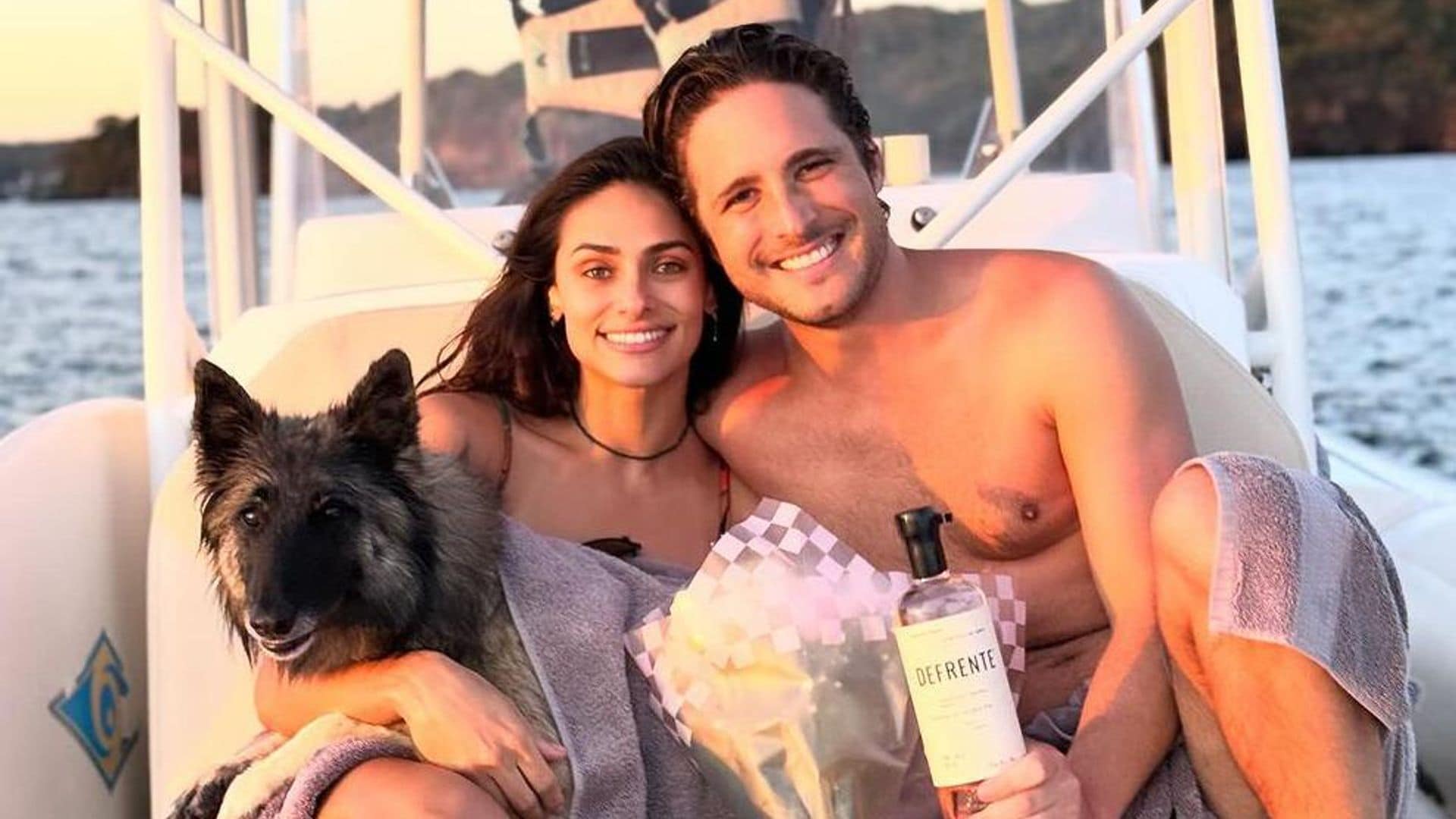 Renata Notni y Diego Boneta celebran tres años de amor en el mar