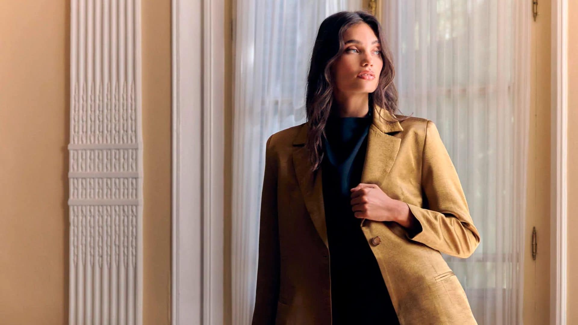 Abrigos de invitada para boda en invierno: 8 ideas para un look sofisticado