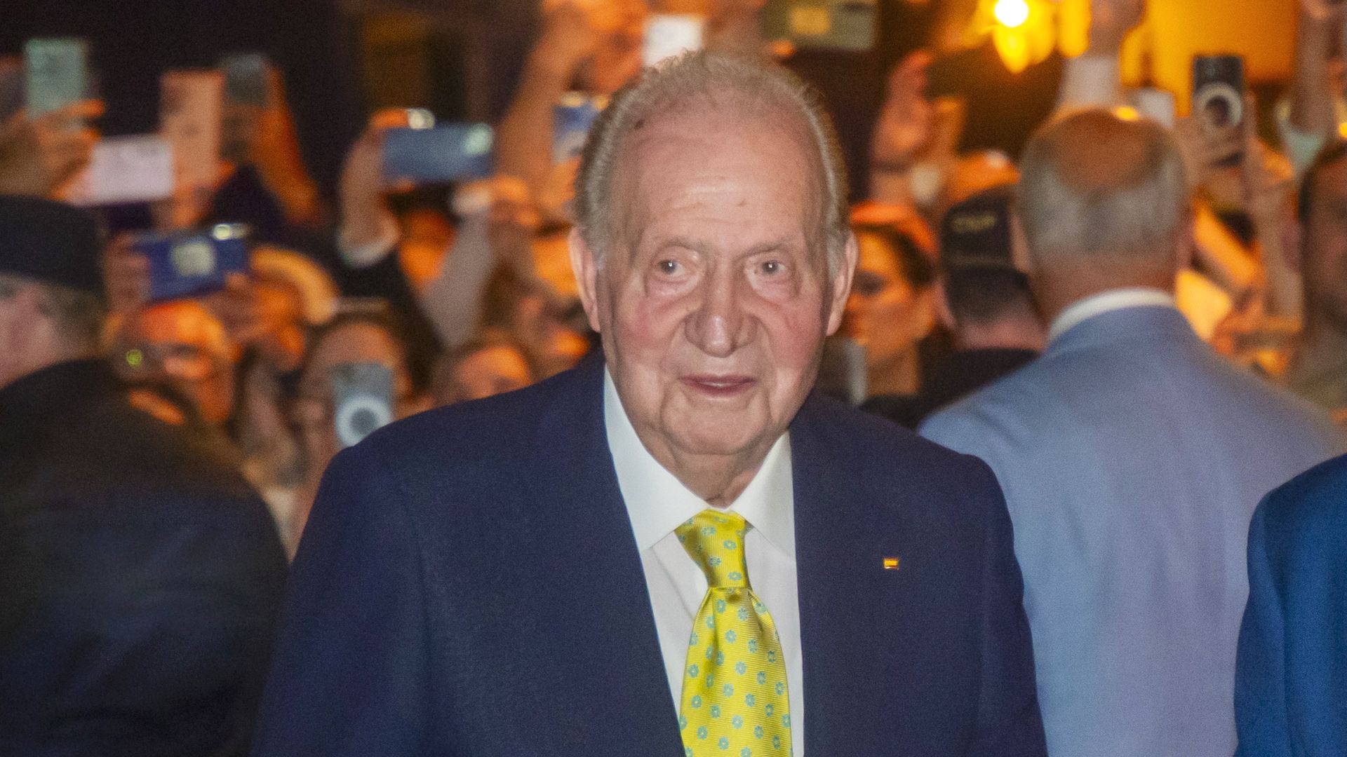 El plan secreto del rey Juan Carlos tras aterrizar en Sanxenxo: empanada de chocos, mero a la brasa y filloas