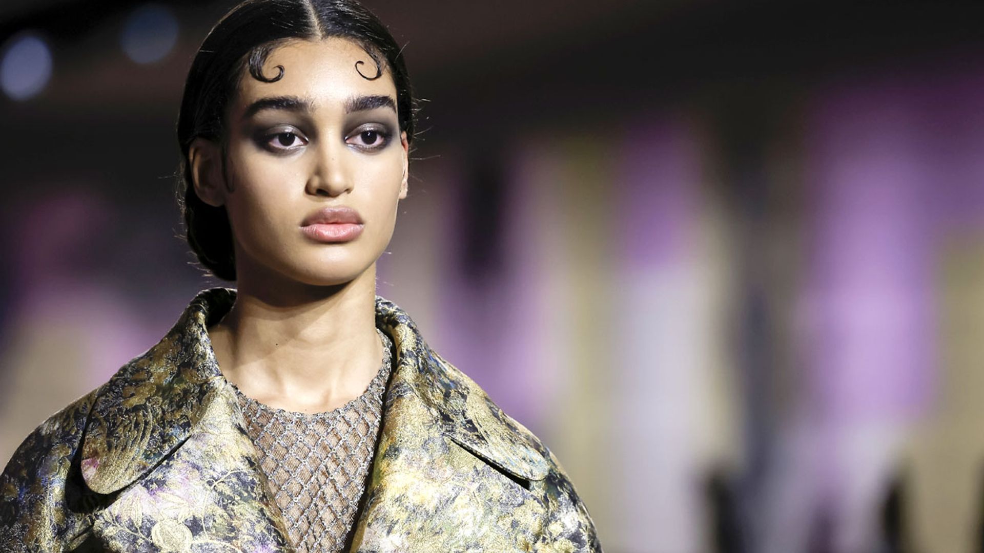 Joséphine Baker inspira la colección elegante y rica en detalles de Dior Alta Costura