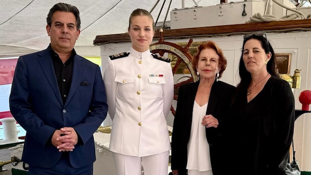 Leonor con los hijos de Mario Vargas Llosa