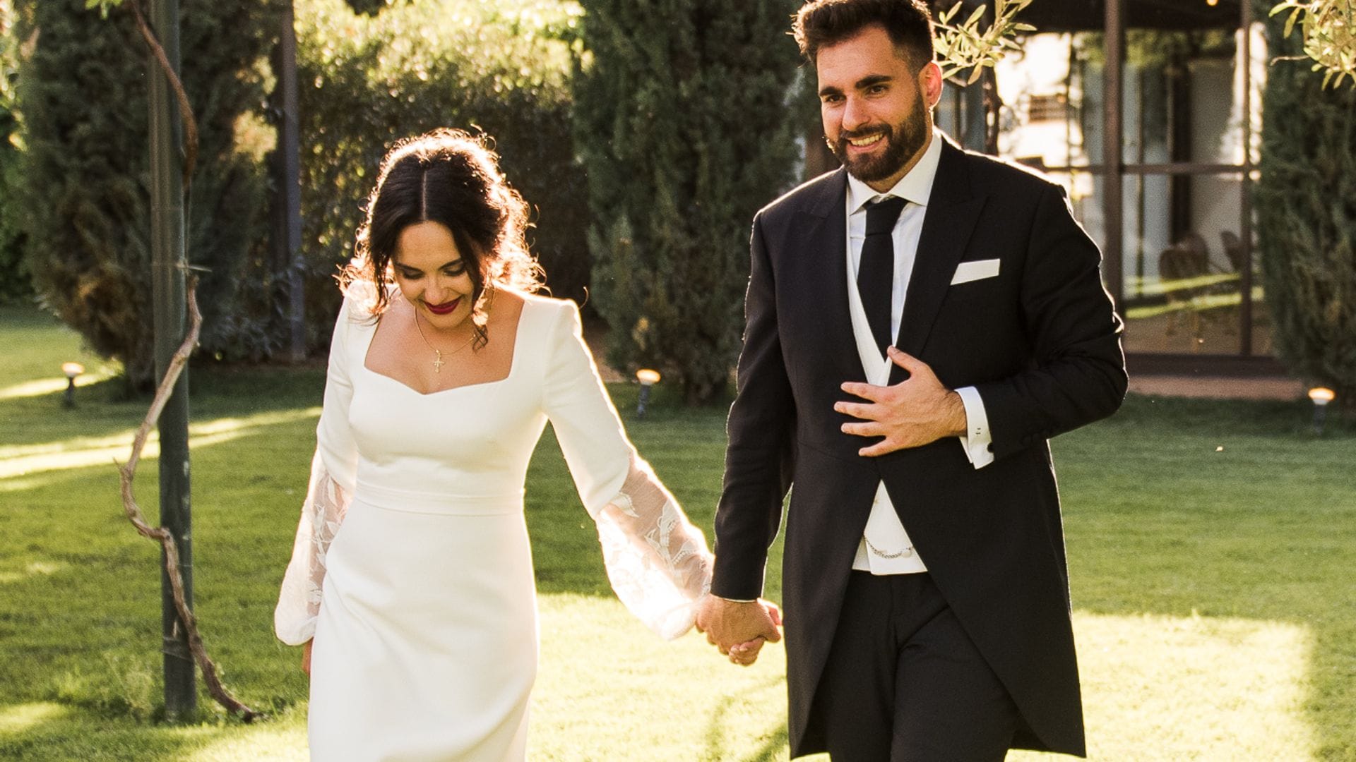 Julia, la novia que se casó en Granada con un vestido y chaleco desmontable de Victoria