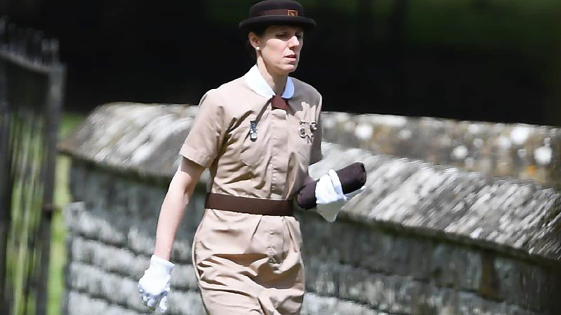 ¿Por qué lleva uniforme en la boda de Pippa? El significado del traje de la niñera española de George y Charlotte
