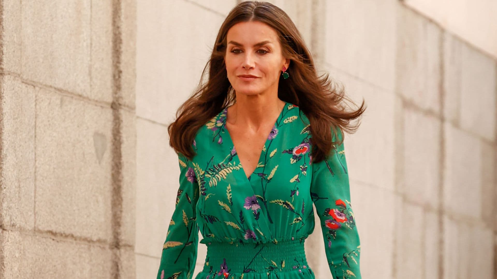 La Reina recupera el vestido 'Rayema', uno de sus diseños de flores más aplaudidos