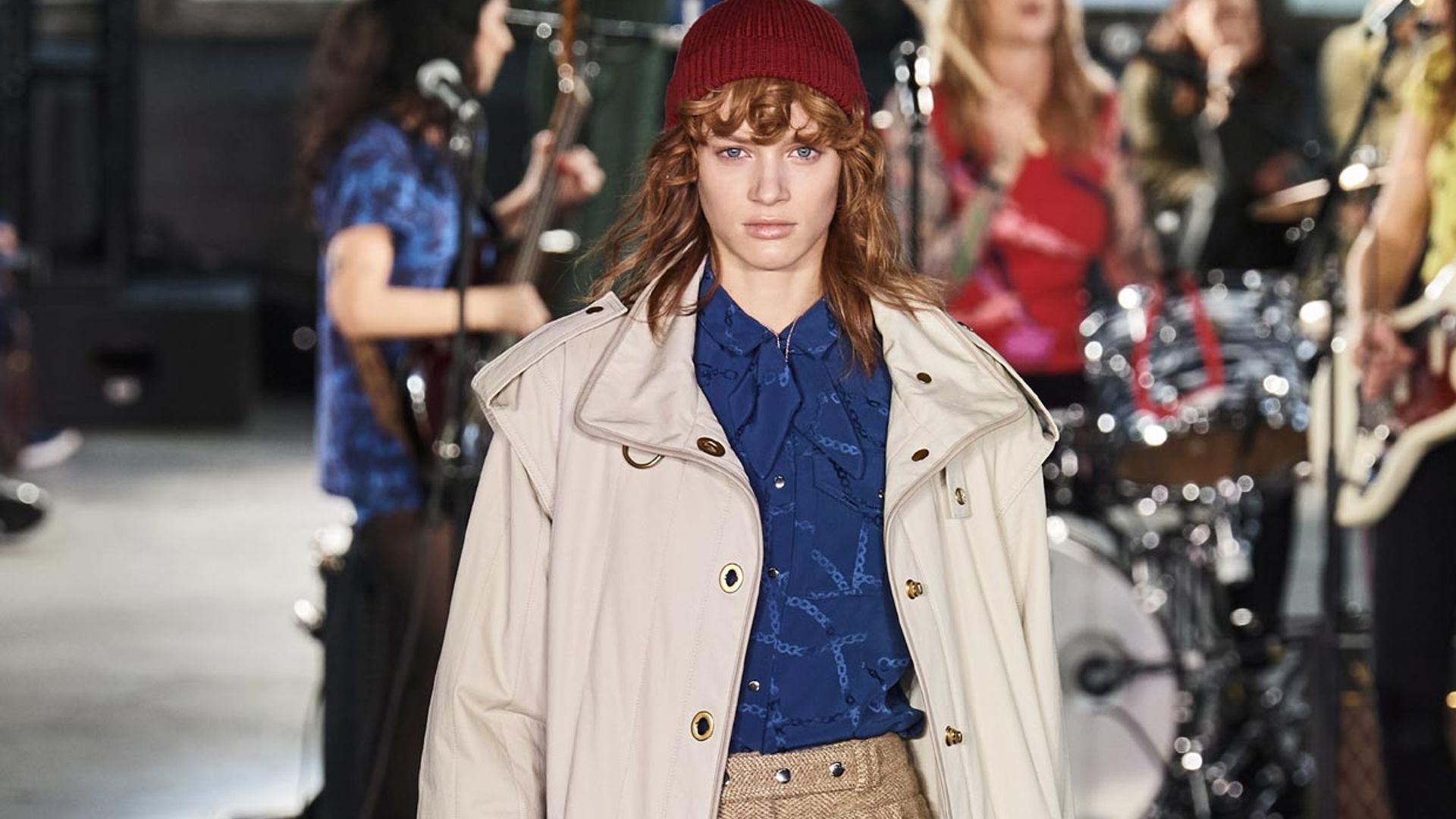 Minibolsos geométricos y gorros de lana, los complementos que querrás el próximo otoño