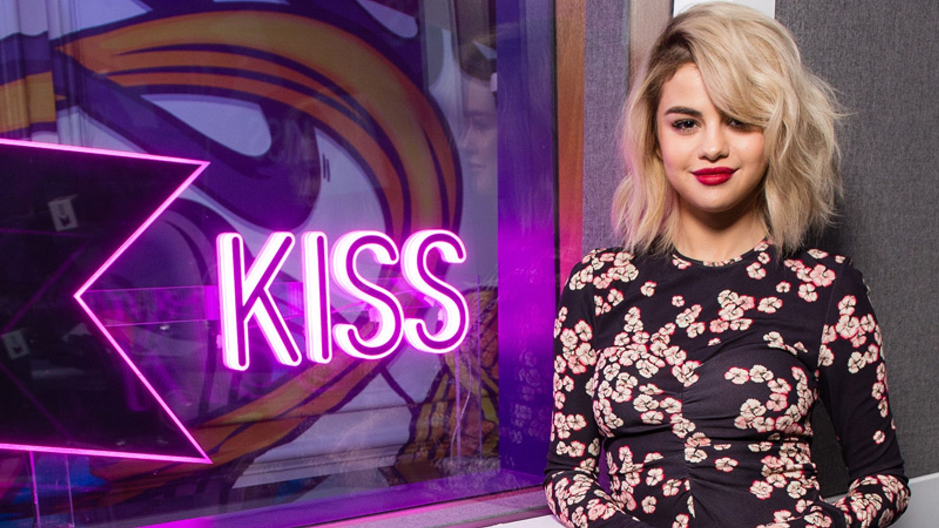 Esta primavera haz como Selena Gomez y ¡cálzate unos mules!