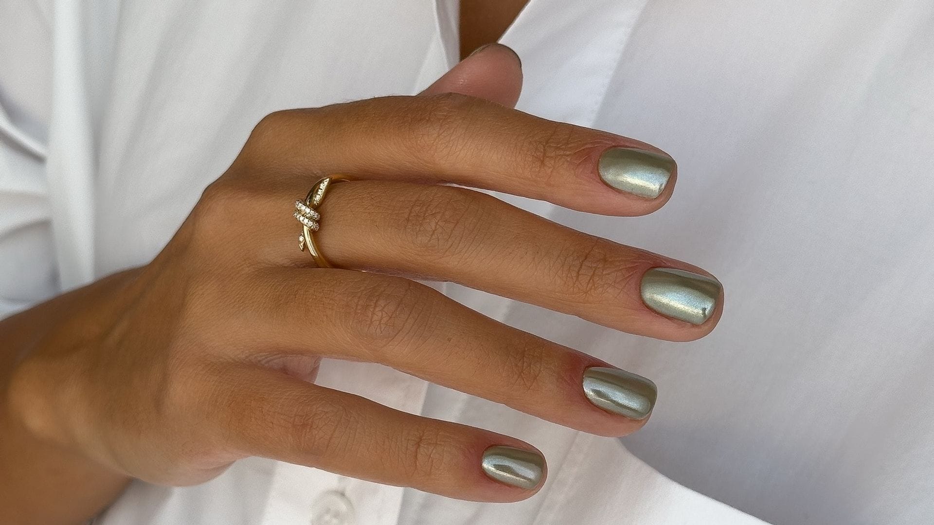 Uñas 'boho': la manicura en colores cálidos más vista del verano