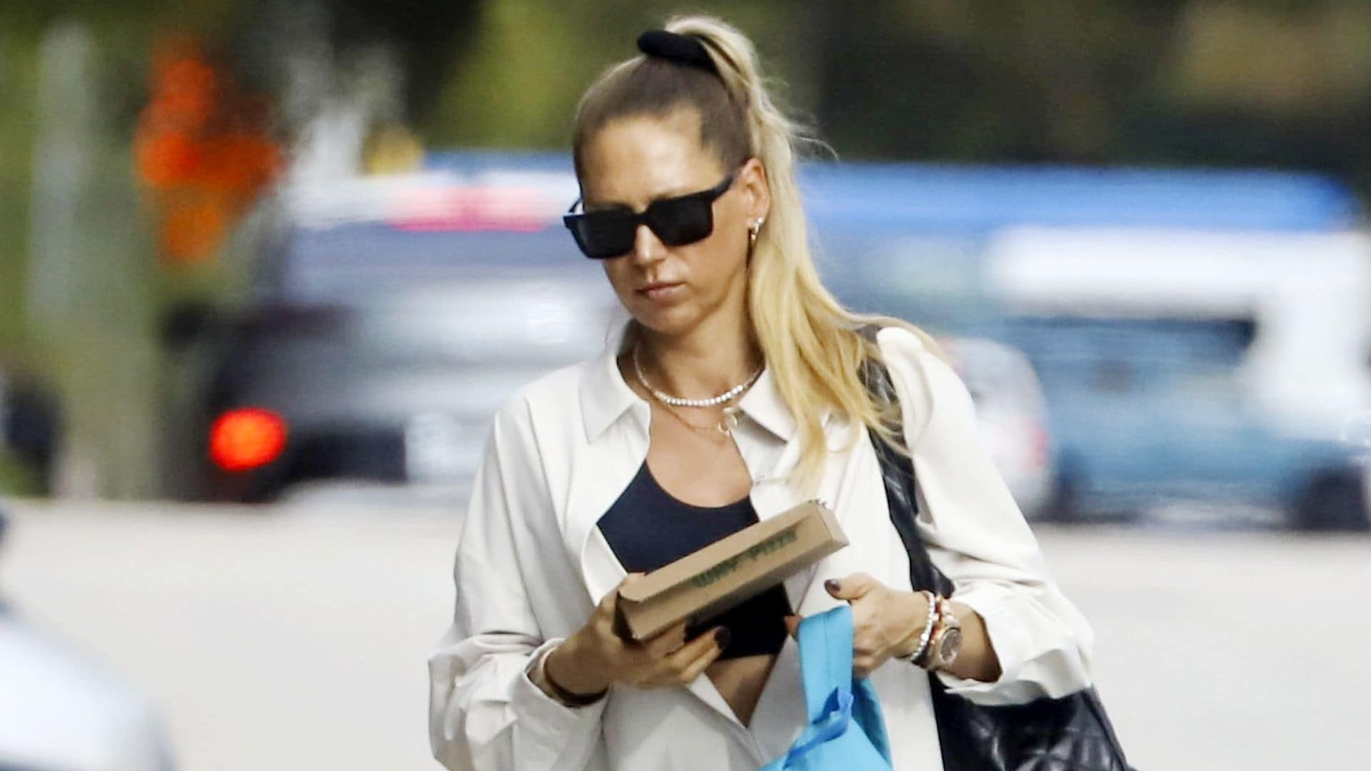 Anna Kournikova fue vista llevando a su hijo Nicholas a una clase de gimnasia en Miami.