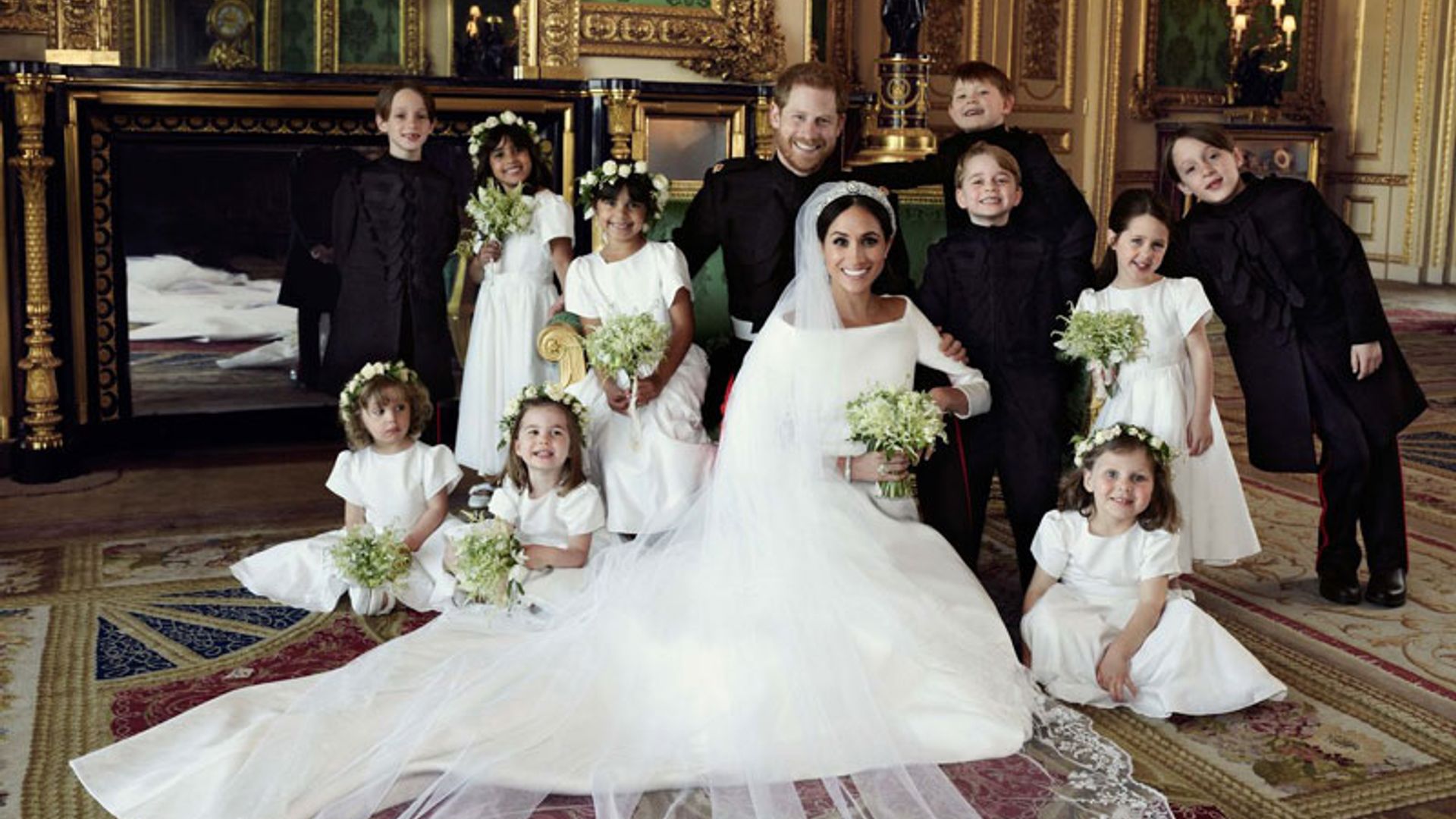 El príncipe Harry elige para sus fotografías el sofá que un día compartió con Diana