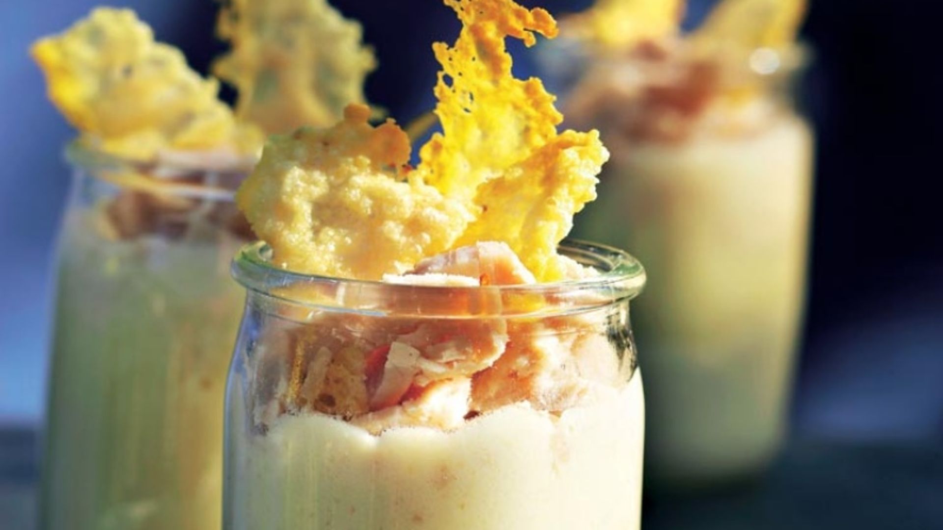Vasitos de endibias con jamón y queso parmesano
