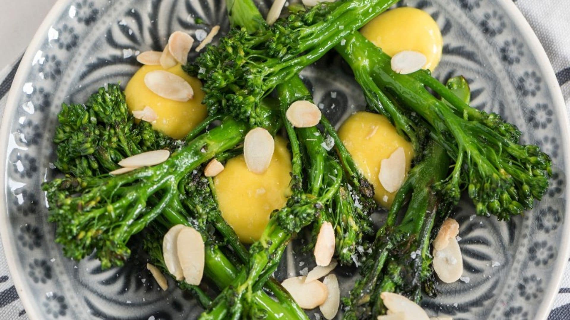 Ensalada de 'bimi' con almendras