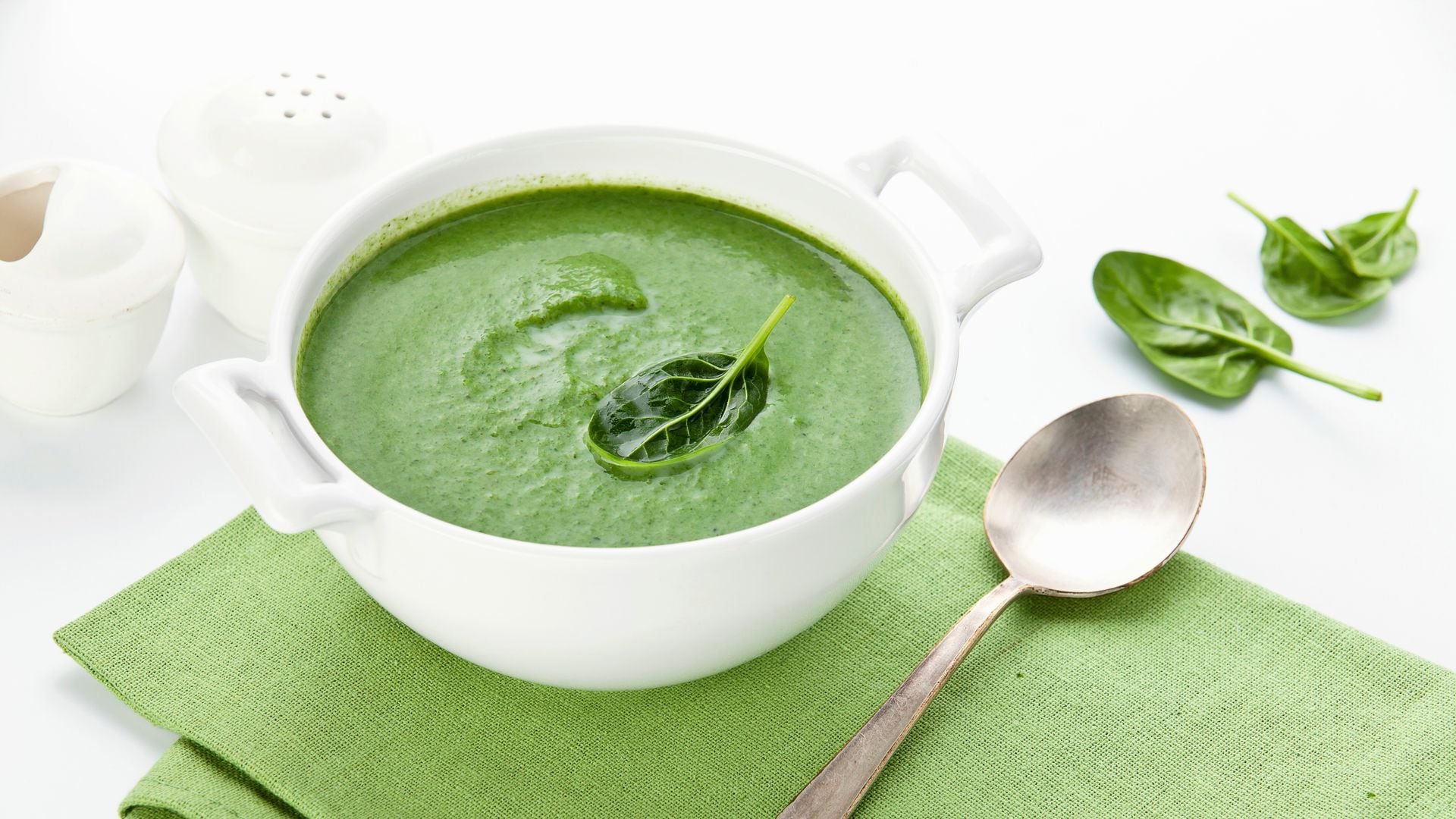 Espinacas, brócoli, acelgas... cremas de verduras perfectas para retomar buenos hábitos tras la Navidad