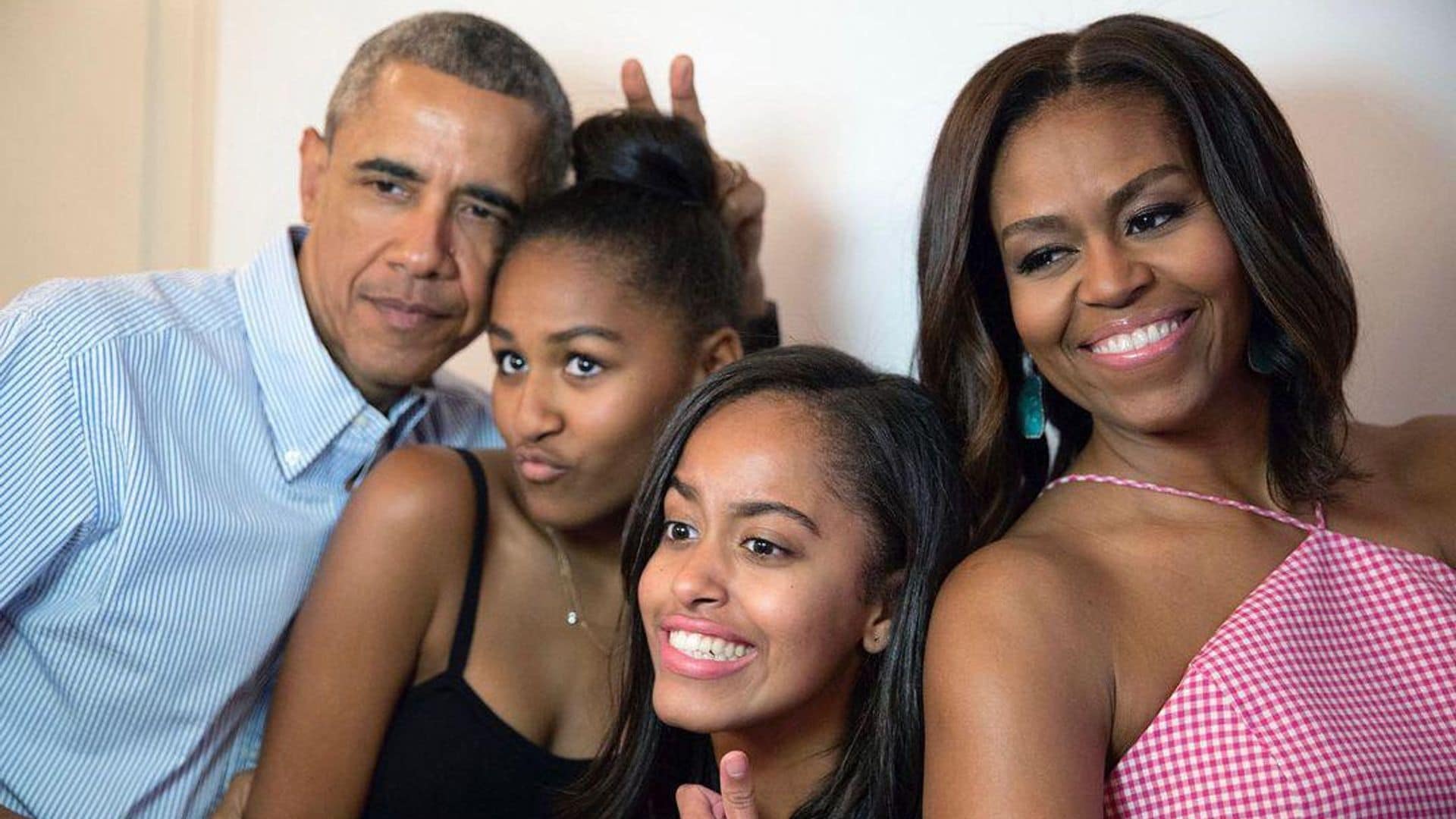 ¡Tienes que ver la feliz reacción de Malia y Sasha Obama en su reencuentro!