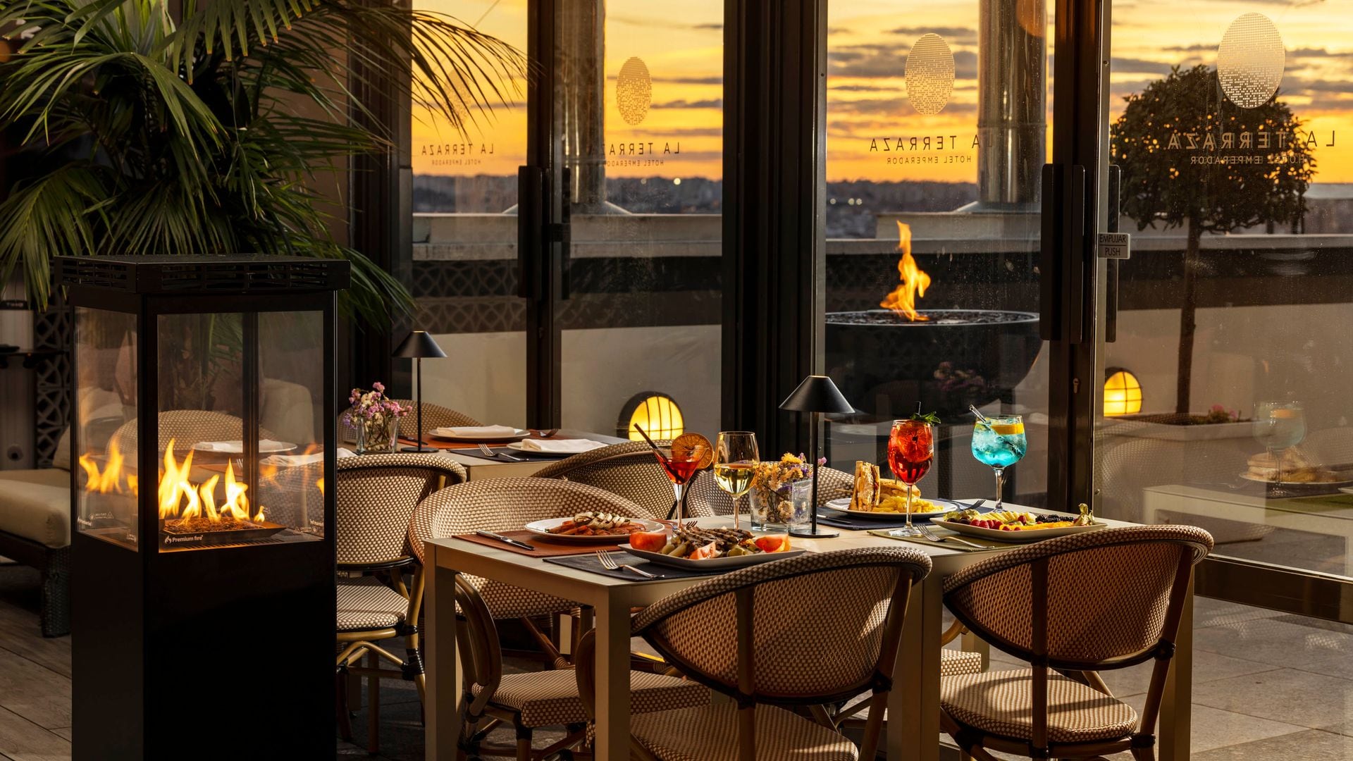 Tapas, maridaje, cócteles hotel emperador Madrid terraza atardecer