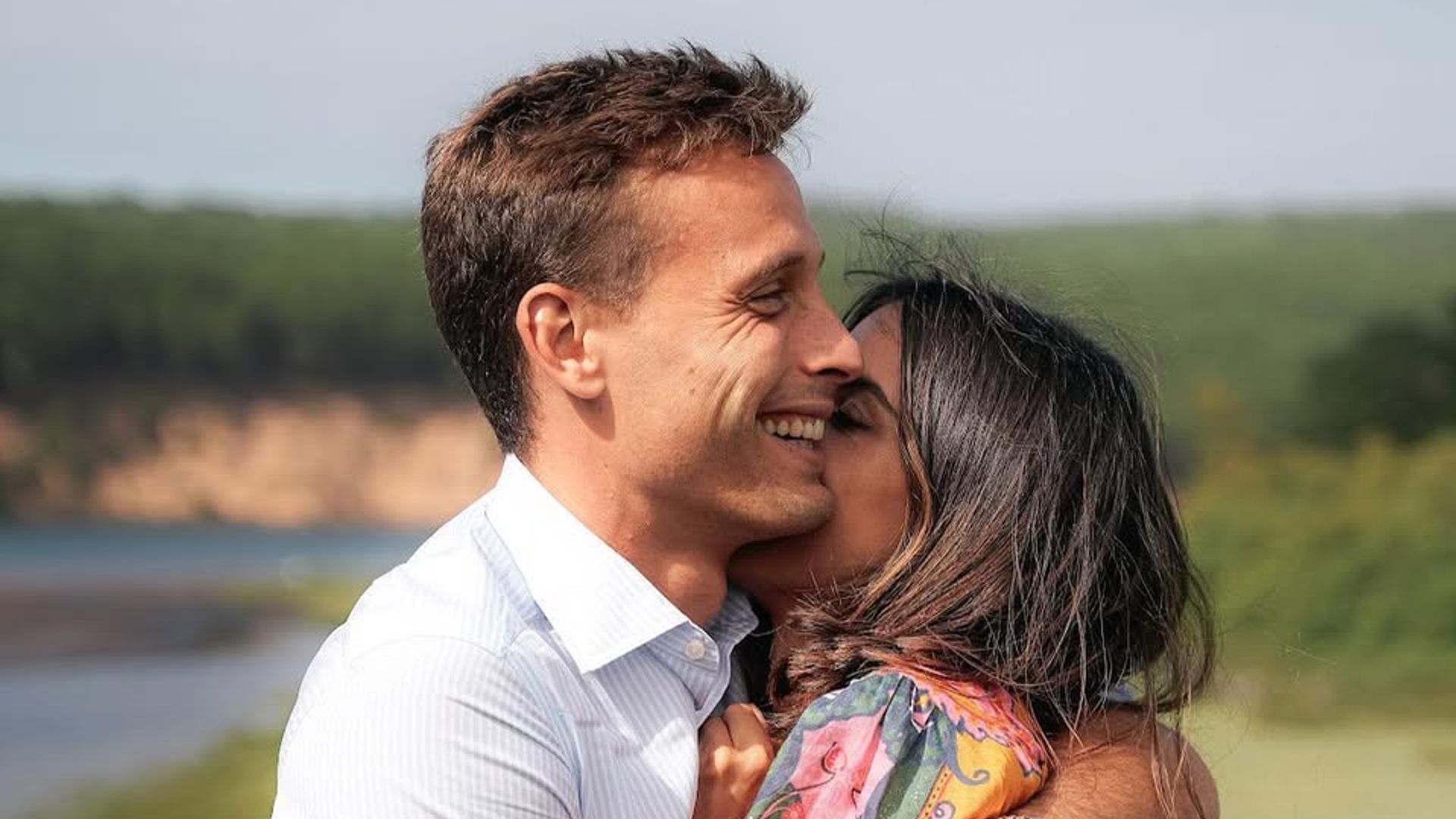 Sergio Canales, con su mujer, Cristina