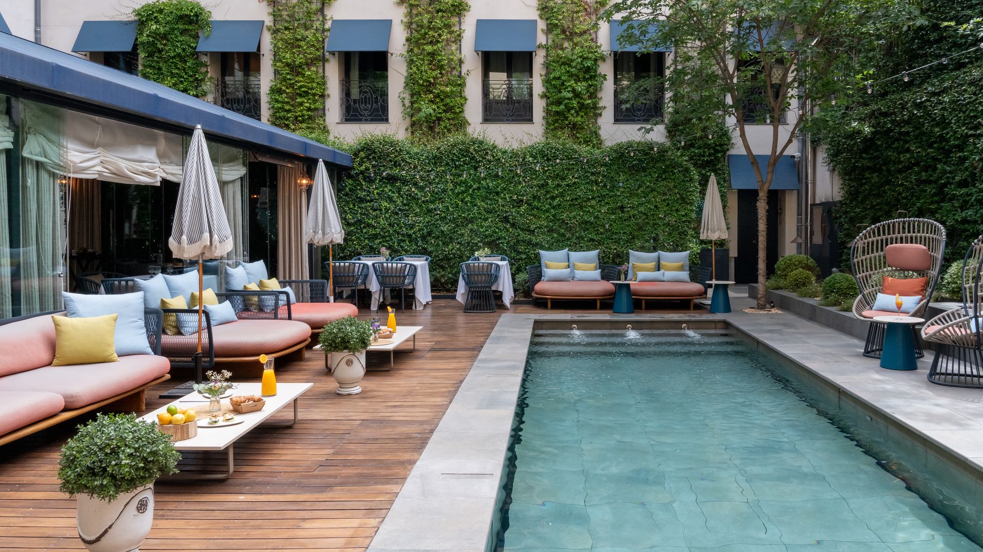 Piscina del hotel CoolRooms Palacio de Atocha en Madrid.