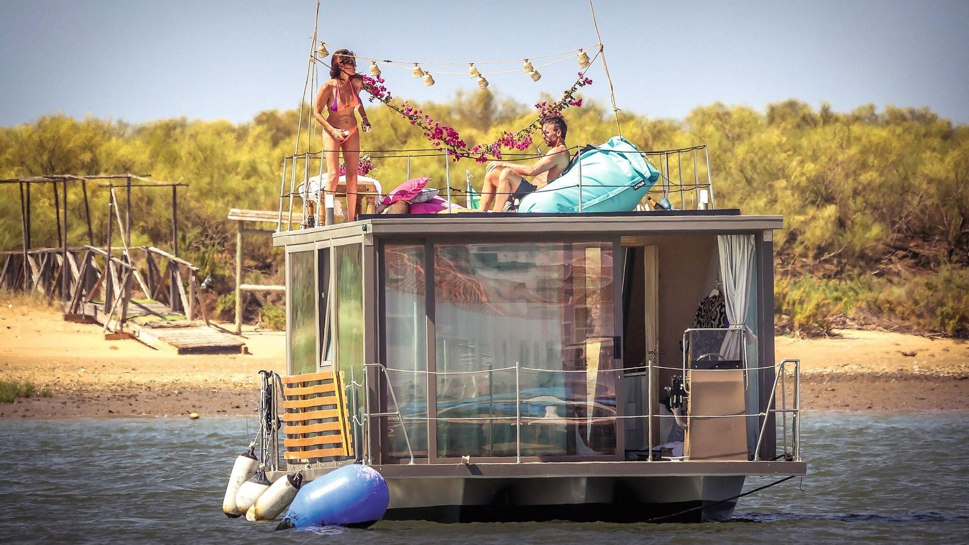 Una casa barco y mucho amor: las originales vacaciones de María José Suárez y Álvaro Muñoz Escassi