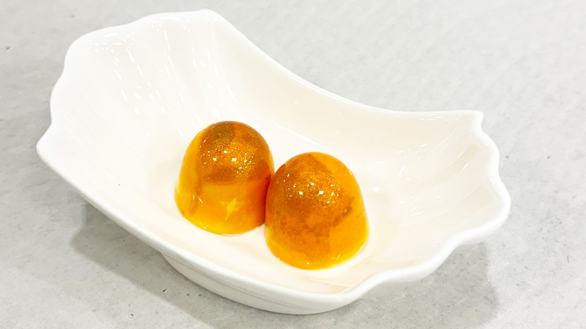 De mandarina y azafrán a violeta y limón: así son las yemas de Santa Teresa más originales