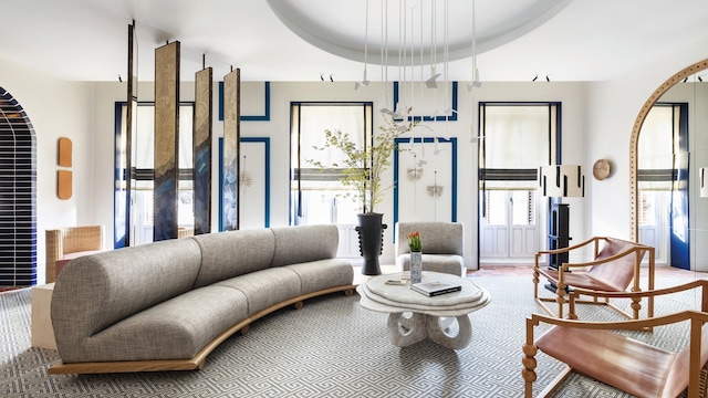 Salón decorado con piezas artesanales