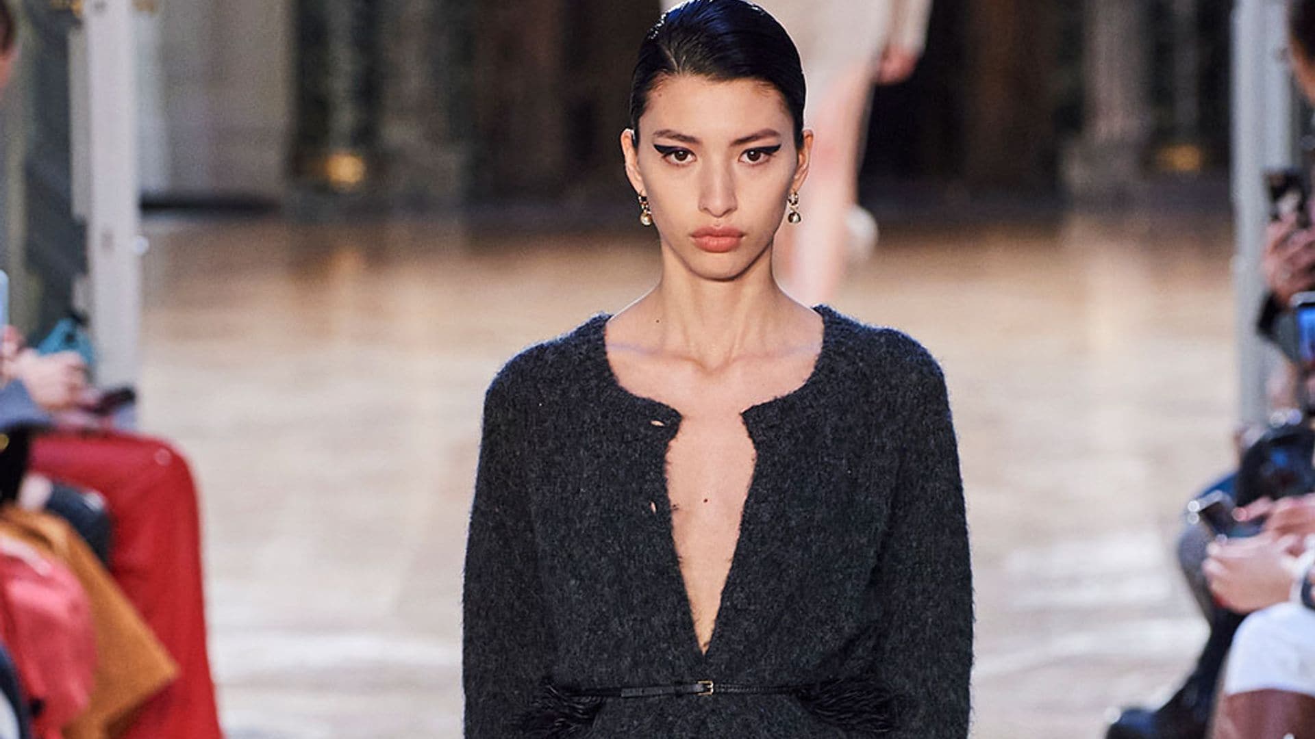La versión cómoda de la falda tubo para llevar de casa a la calle está en Zara