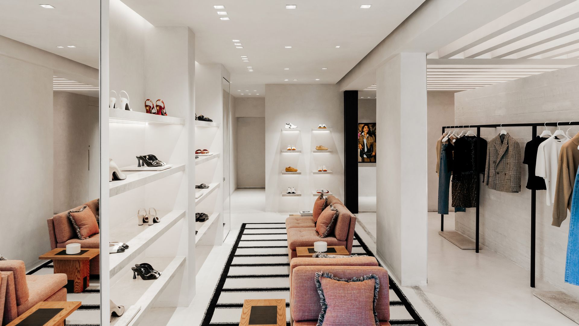 El interior de la boutique fusiona el estilo francés de la Maison con los toques artesanales propios de Los Cabos.