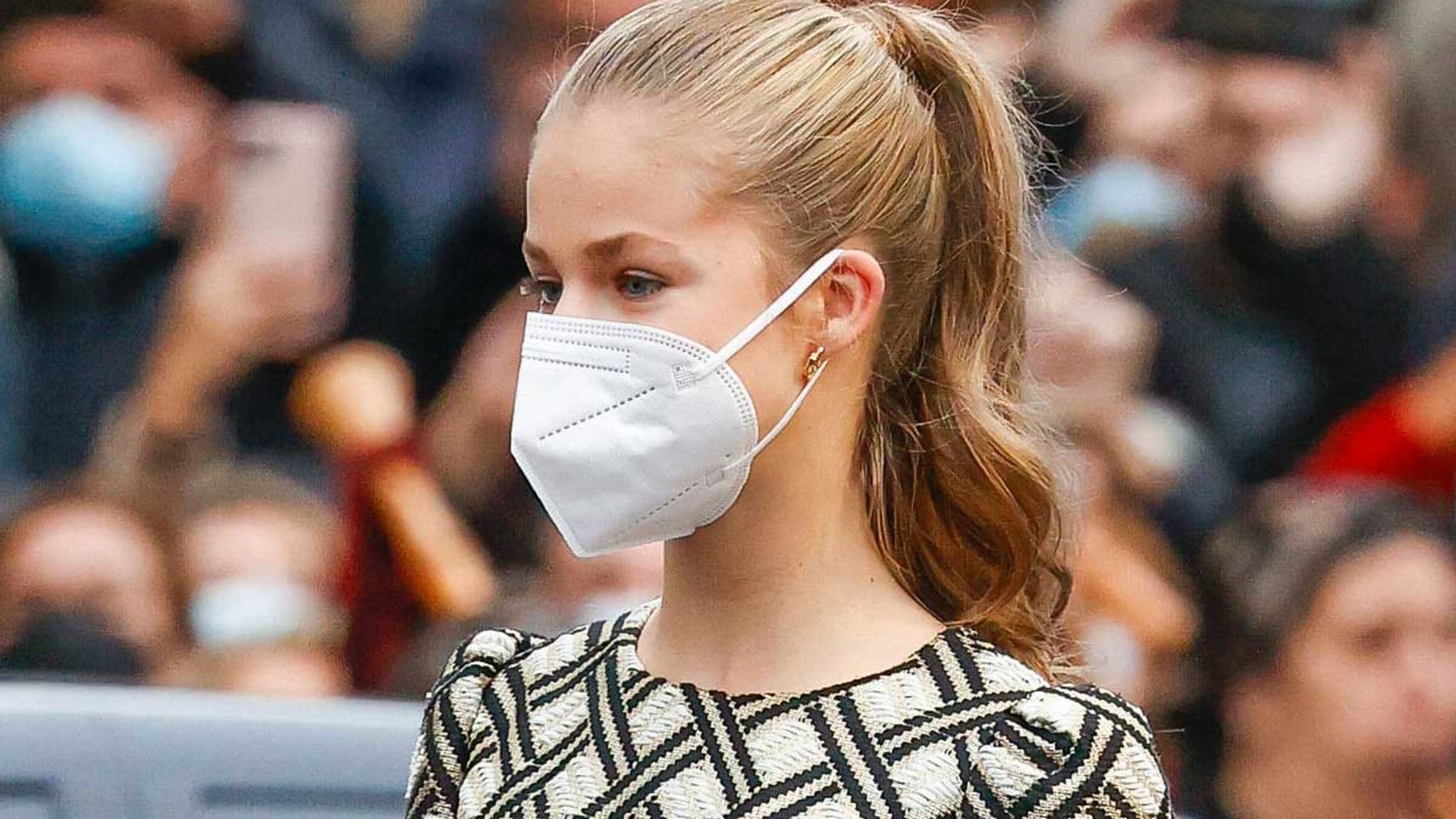 La princesa Leonor se inspira en la reina Letizia y copia el mismo look que llevó hace 11 años