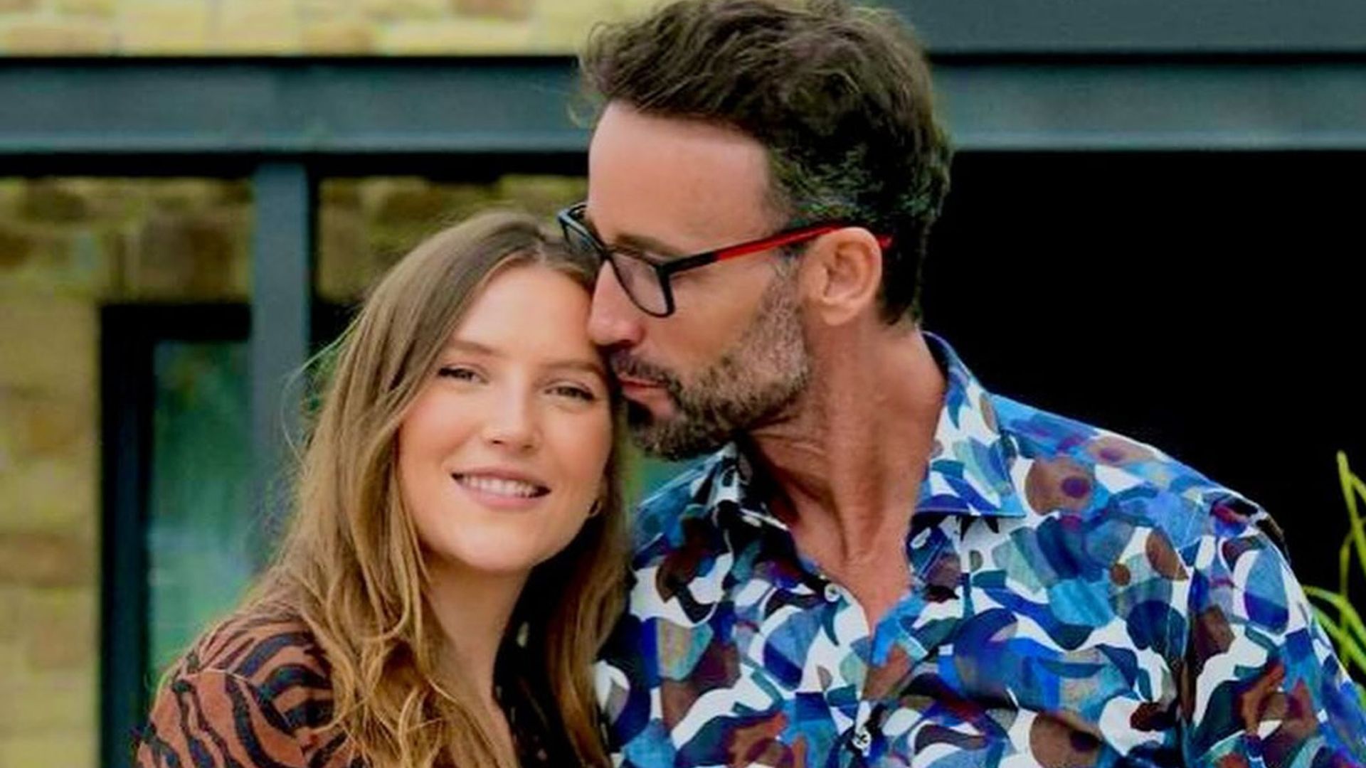 Anna Barrachina, hija de Álvaro Muñoz Escassi pisa por primera vez un plató para apoyar a su padre
