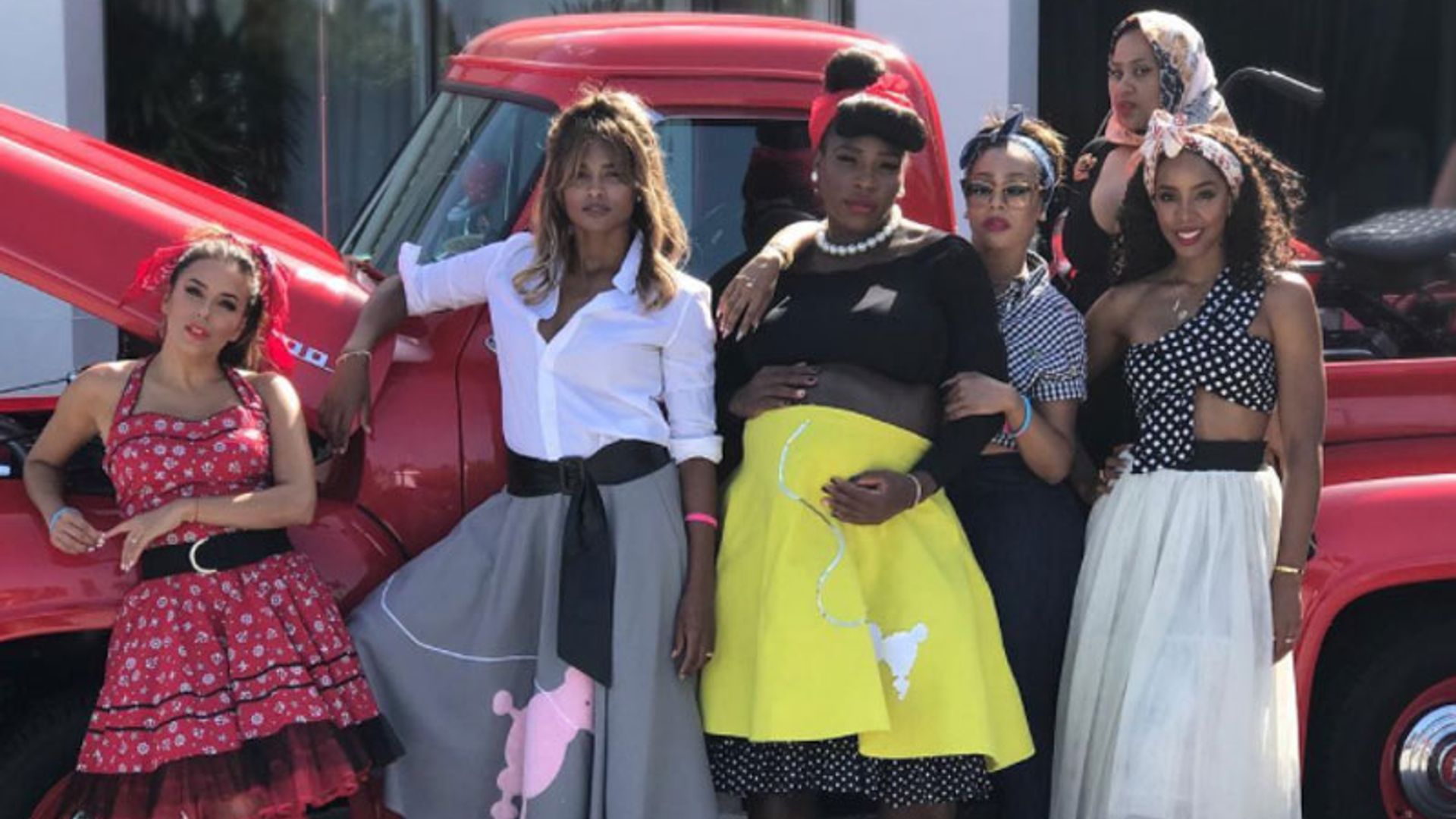 El 'babyshower' de Serena Williams al más puro estilo años 50