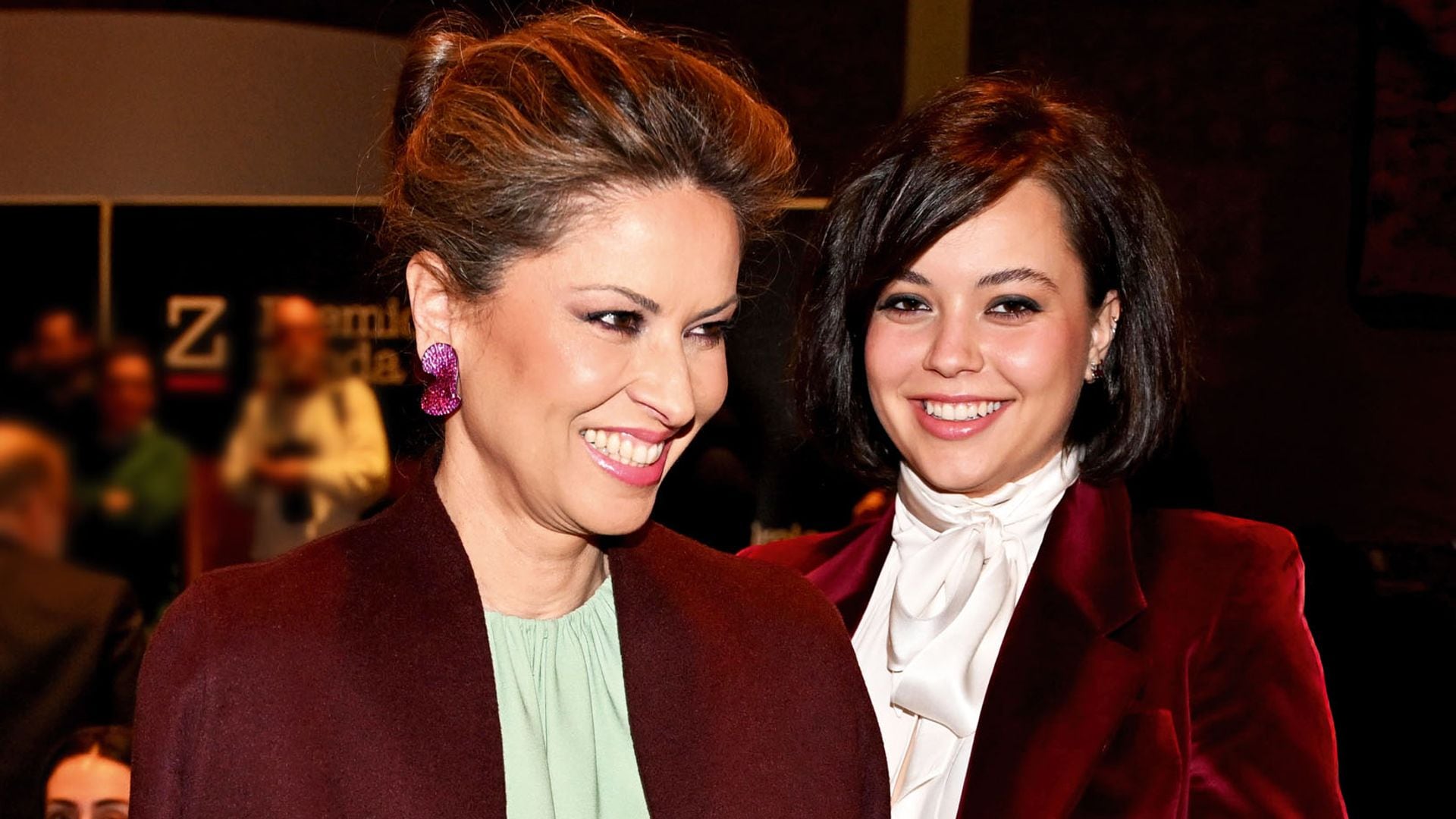 Elena Cué y su hija, Alejandra Cortina, en los Premios Zenda