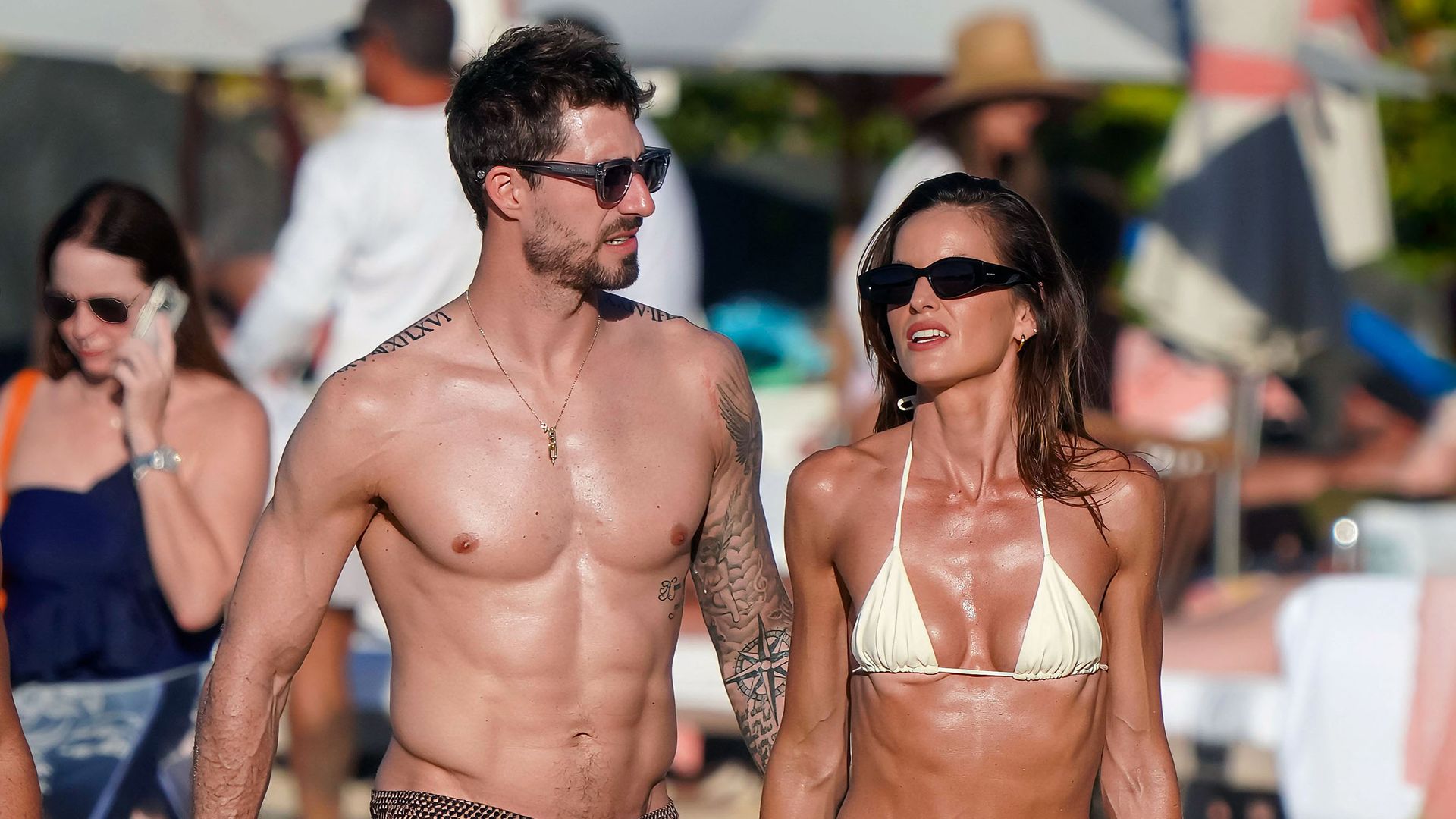 Izabel Goulart y Kevin Trapp en un paraíso tropical