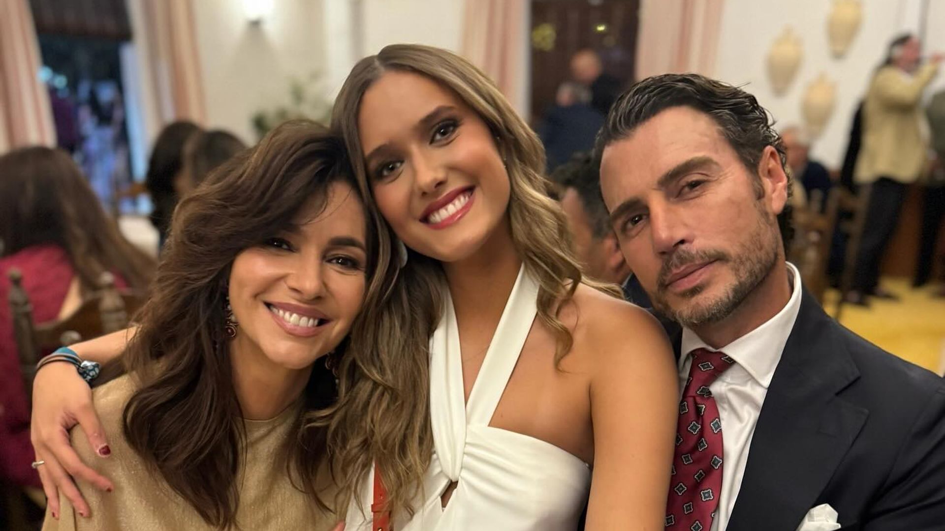 Lucía con sus padres, Arantxa del Sol y Finito de Córdoba
