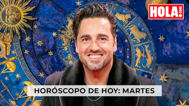 Bustamante en primer plano, de fondo, la rueda del zodiaco