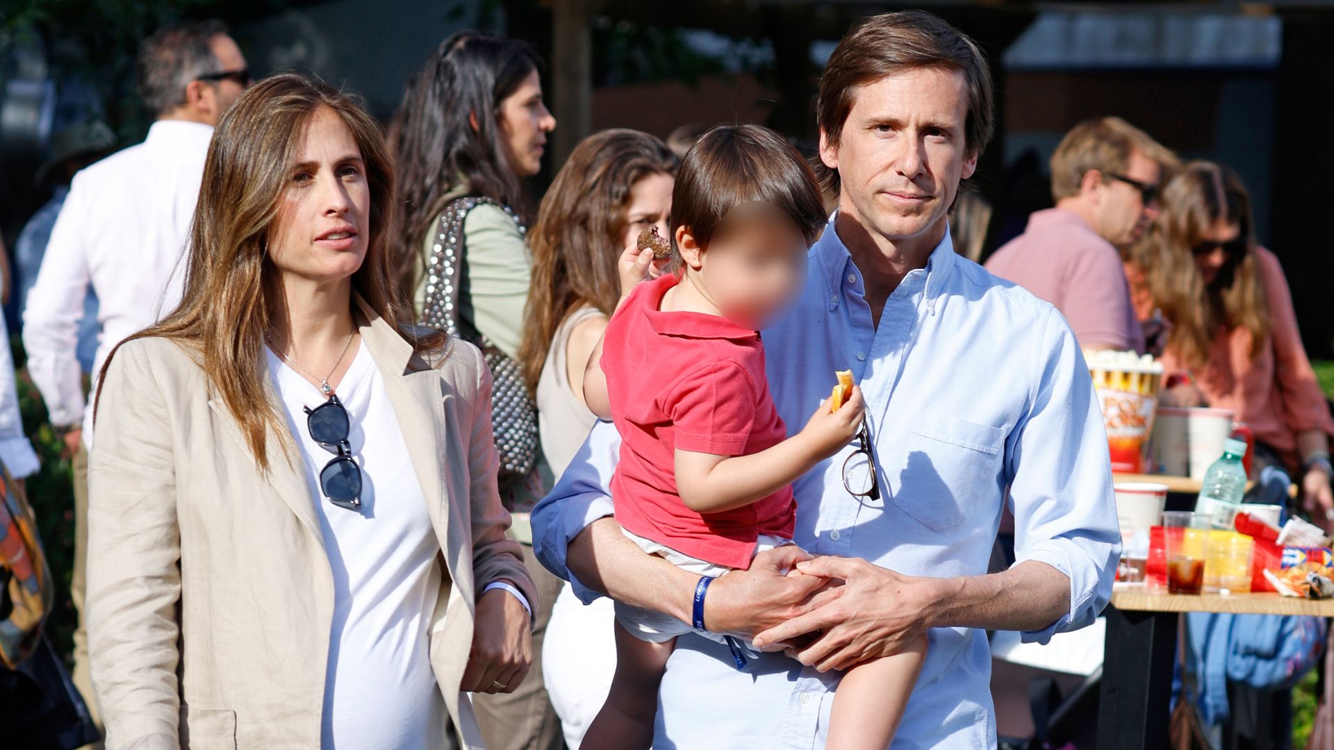 Felipe Cortina y Amelia Millán junto a su hijo en el Longines Global Champions Tour 2026 que se celebra en el en el Club de Campo Villa de Madrid, a 17 de mayo de 2026, en Madrid

