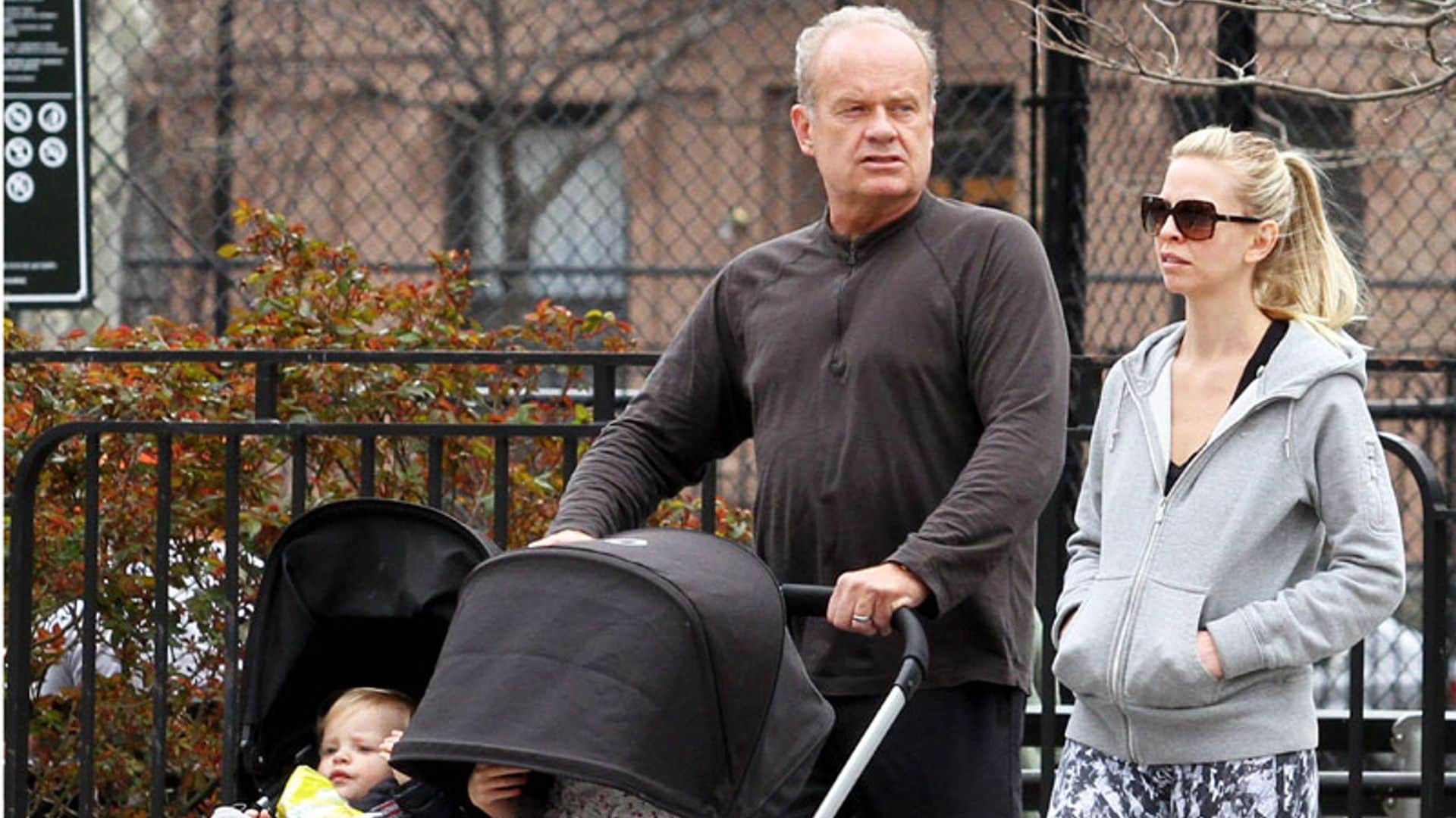 Kelsey Grammer disfruta de una segunda juventud con sus bebés