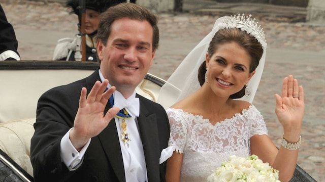 Swedish Princess Madeleine and her husband Chris O'Neill drive in a carriage from the Royal Palace to Riddarholmen after their wedding in Stockholm, Sweden, 08 June 2013. Photo: Carsten Rehder/dpa | usage worldwide   (Photo by Carsten Rehder/picture alliance via Getty Images)