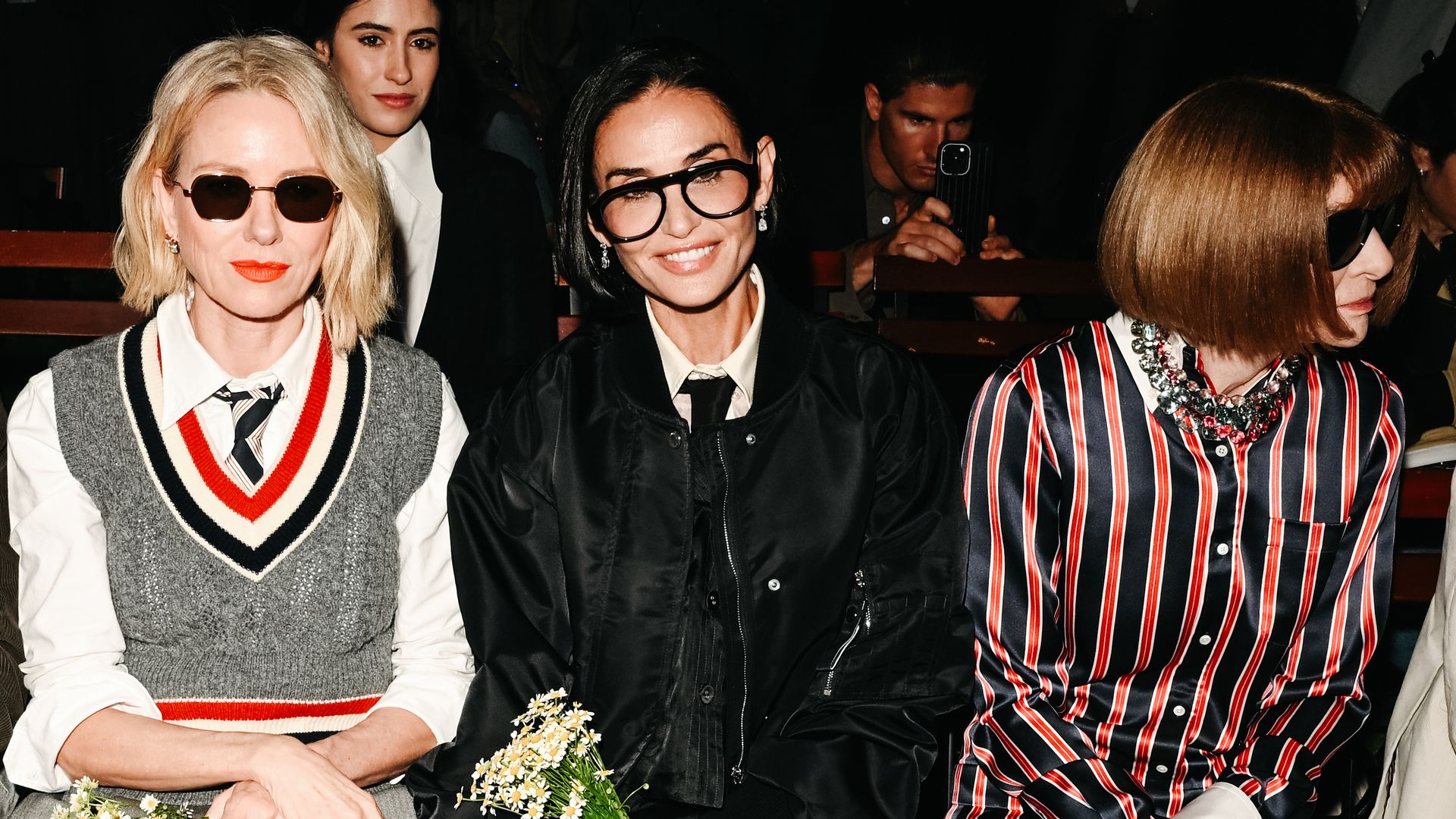 Liev Schreiber, Naomi Watts, Demi Moore, Anna Wintour y Andrew Bolton en el desfile de Thom Browne en Nueva York