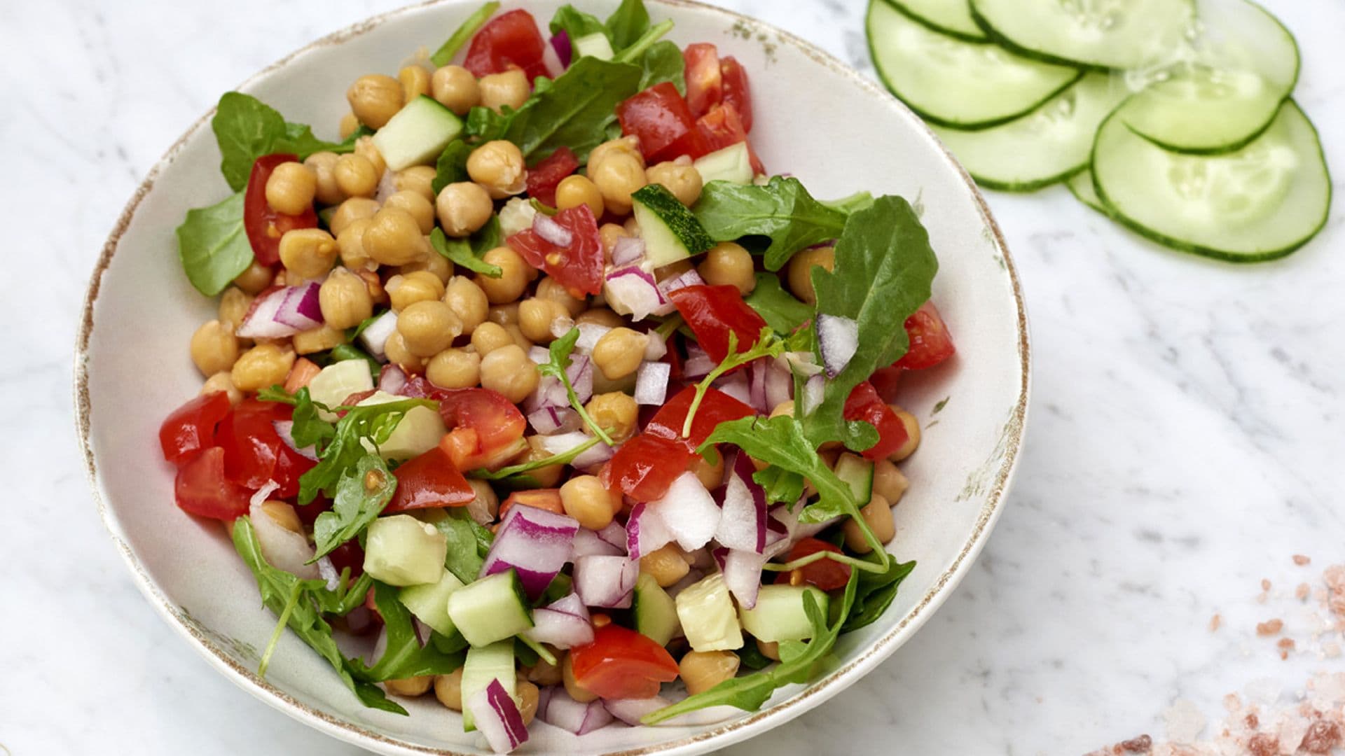 Ensalada de garbanzos y pepino