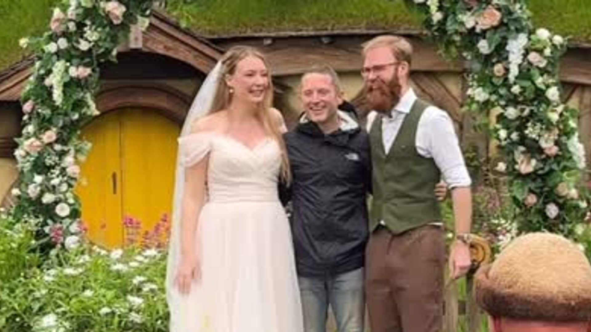 La sorpresa viral de Elijah Wood a unos novios en su boda en Hobbiton