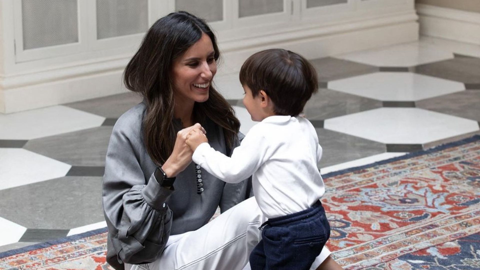 ¡El bombero más eficaz! Tamara Falcó presume del regalo que Íñigo Onieva ha hecho a su sobrino Miguel
