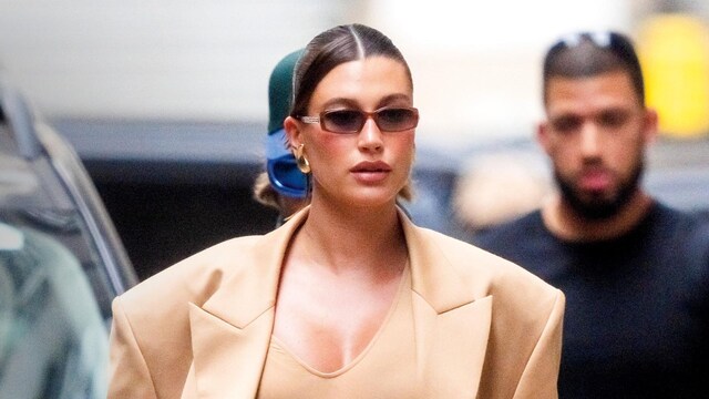 HOLA+4170 Hailey Bieber