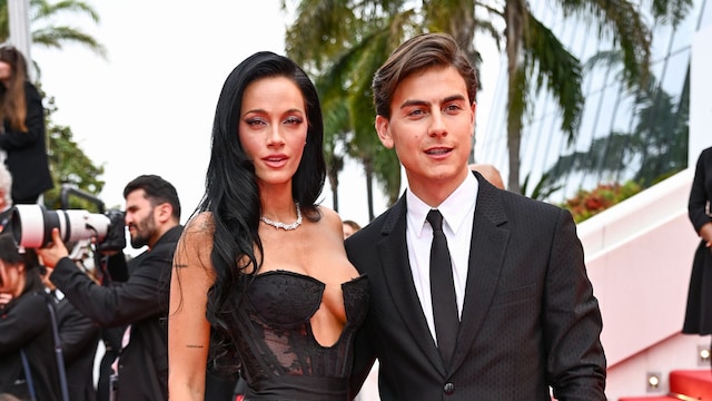 La pareja pasó una gran noche sobre la alfombra roja, sonriendo para las cámaras
