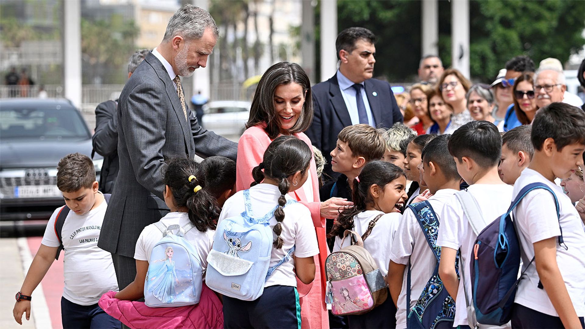Los reyes Felipe y Letizia presiden un acto en Las Palmas mientras doña Sofía permanece ingresada en Madrid