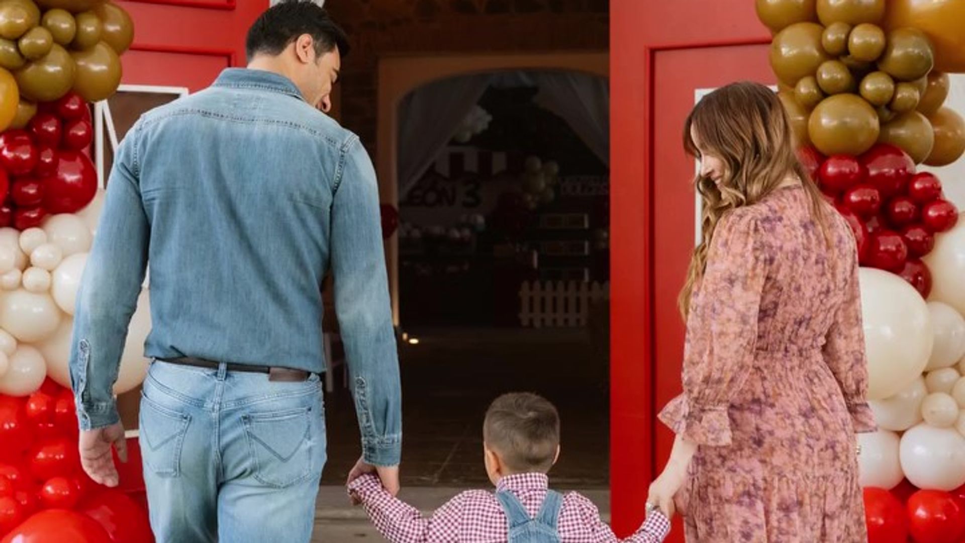 Carlos Rivera y Cynthia Rodríguez consintieron a su hijo León con una increíble fiesta con temática de granja.