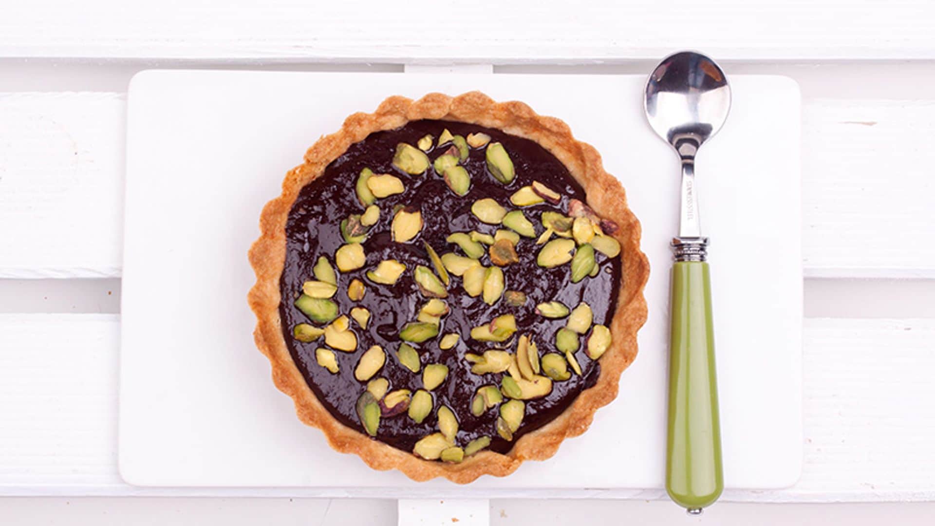 Tarta de chocolate con pistachos