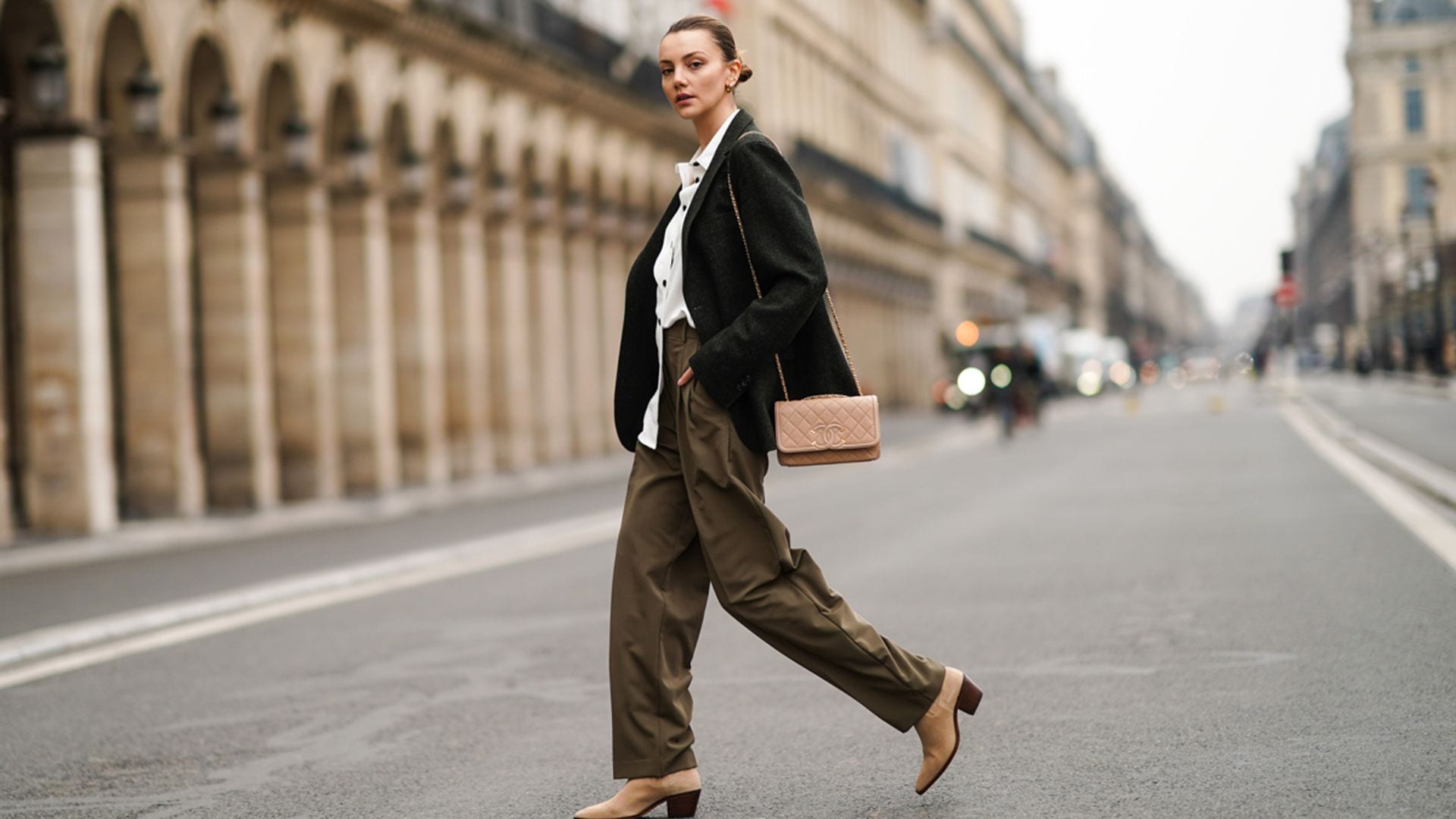 Todo lo que necesitas para vestir elegante y a la moda son estas chaquetas 'blazer' de rebajas