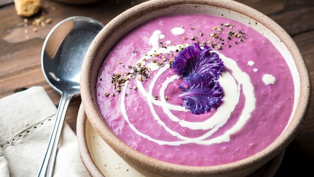 Puré de lombarda con picatostes